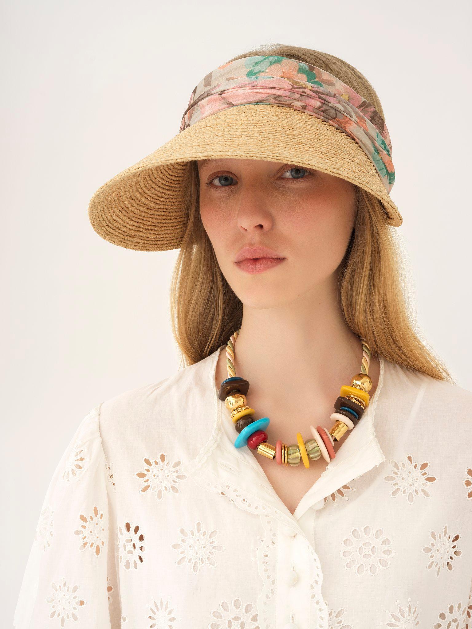 The Chloé visor in raffia Product Image