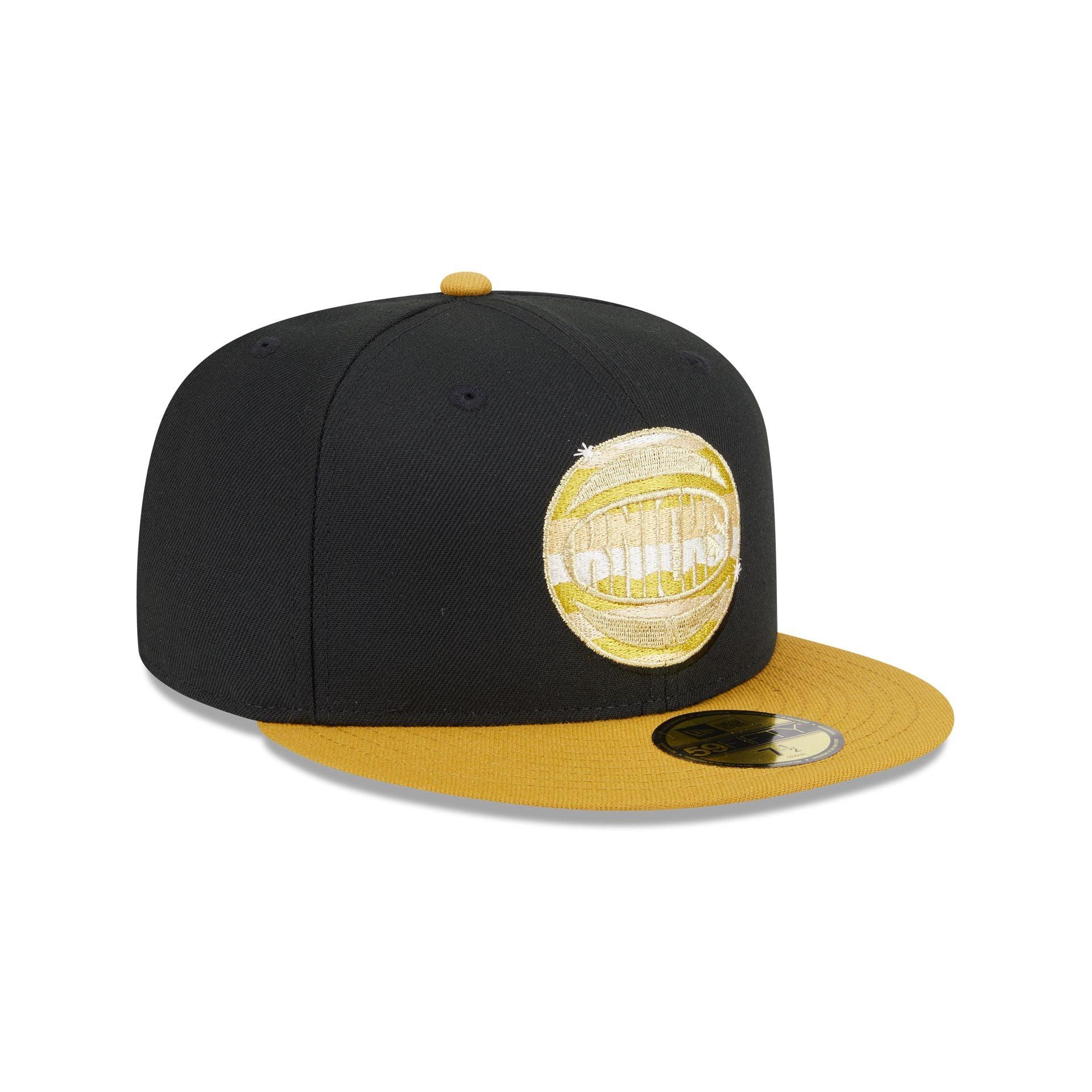 New York Knicks Metallic Gold Logo 59FIFTY Fitted Hat Male Product Image