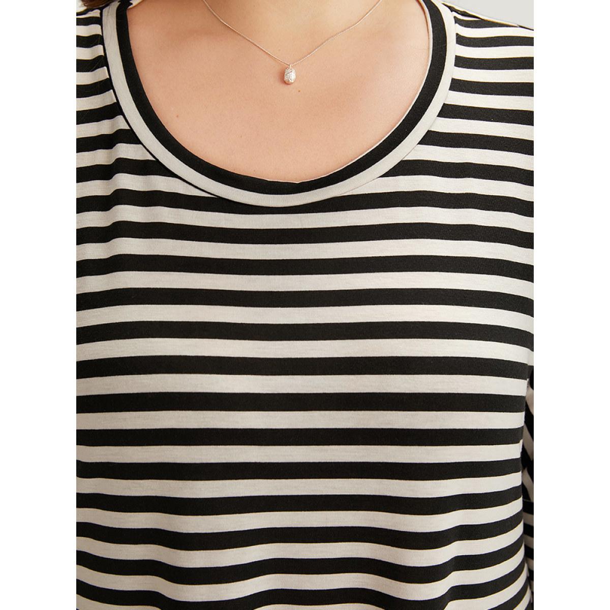 Plus Size Supersoft Essentials Striped Pocket Crew Neck Batwing Sleeve Dress Black Women Casual Printed Round Neck Elbow-length sleeve Curvy Midi Dress BloomChic 28/5X Product Image