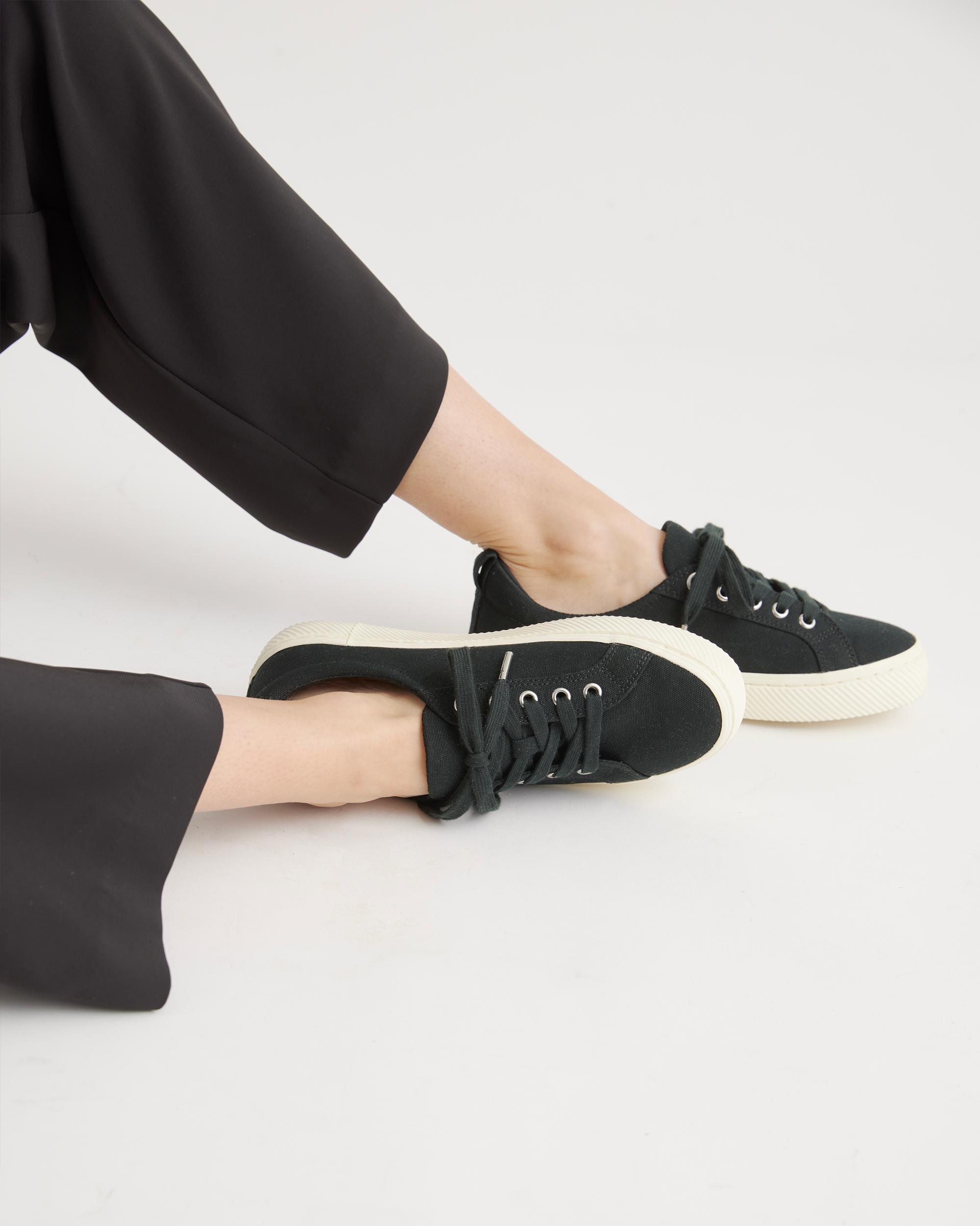 Quince | Men's Eco Cotton Canvas Everyday Sneaker Product Image