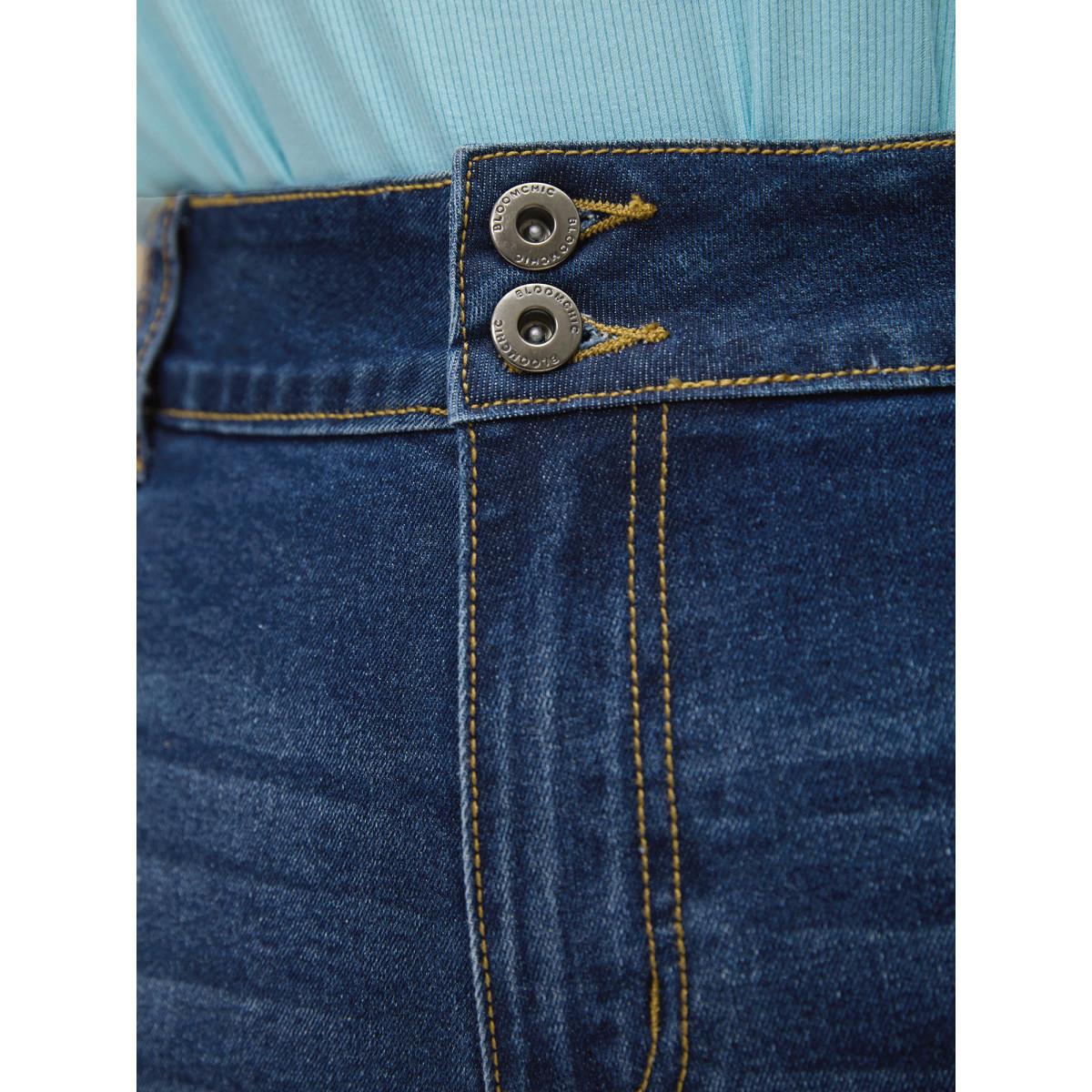 Plus Size Classic Straight-Leg Denim Shorts Women Midblue Medium stretch Casual Slanted pocket Leisure Denim Shorts BloomChic 22/3X Product Image