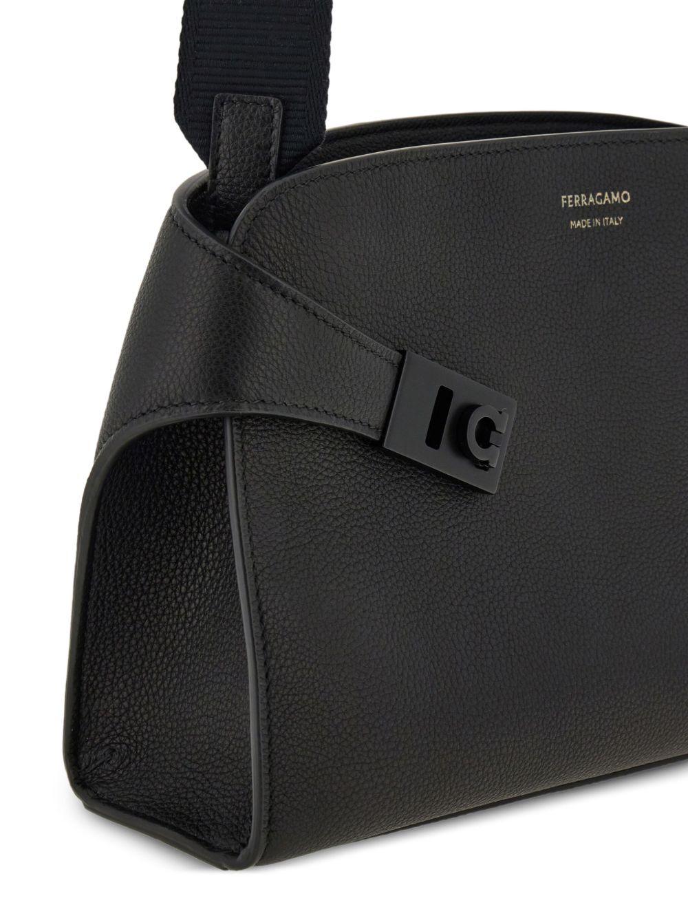 Hug messenger bag Product Image