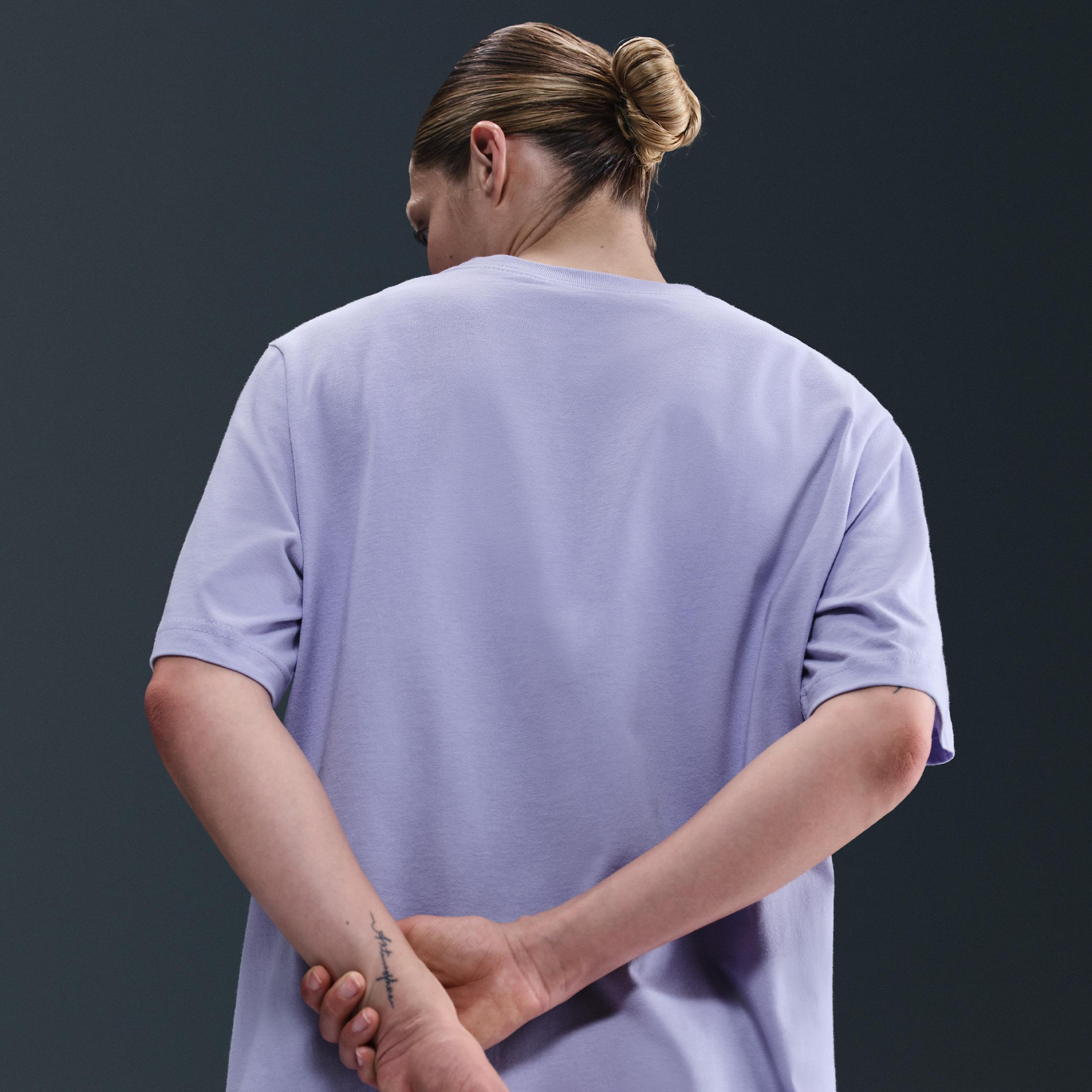 Women's Nike Sportswear Essential Graphic T-Shirt Product Image