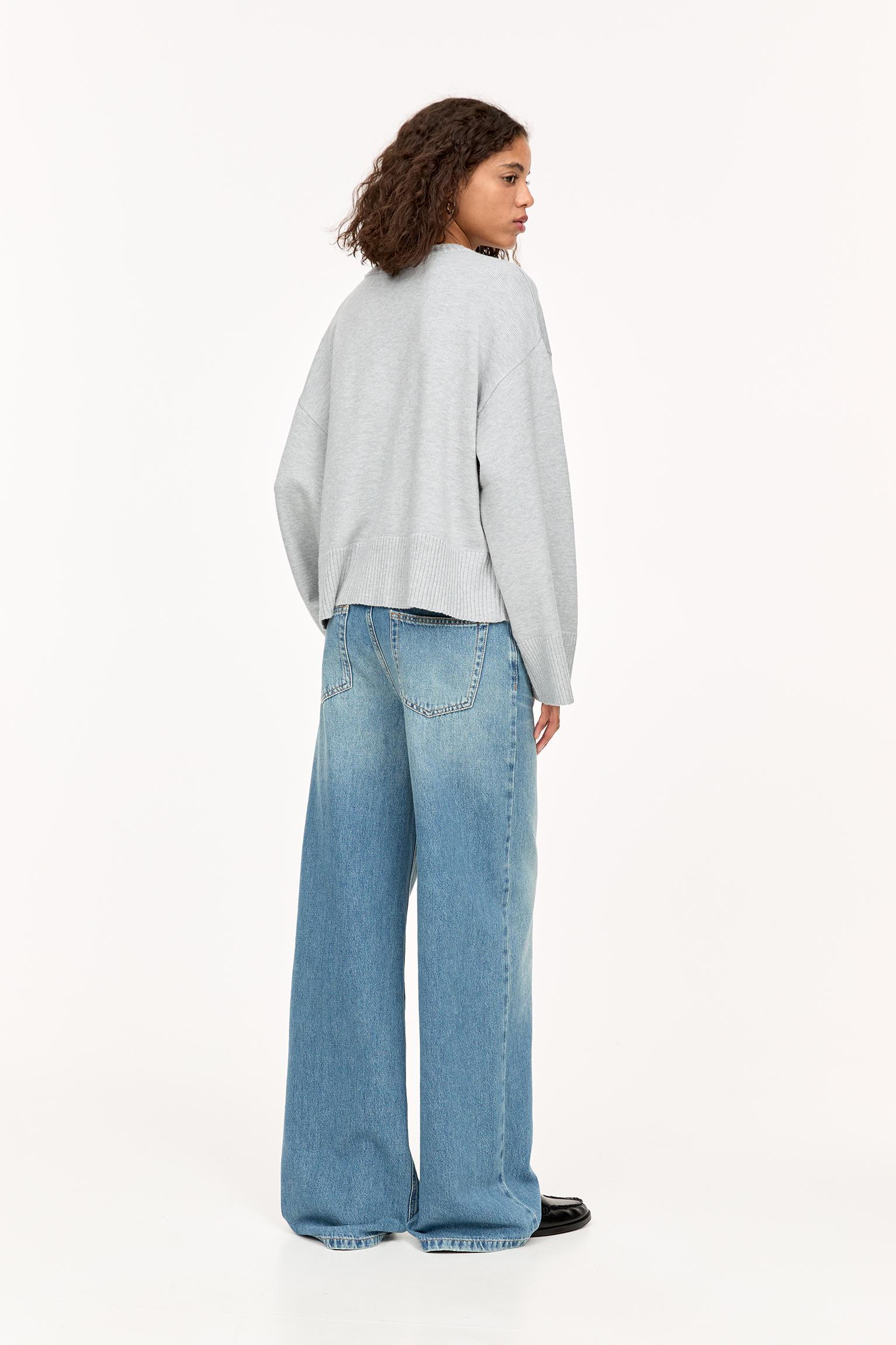 Sweater with wide sleeves Product Image