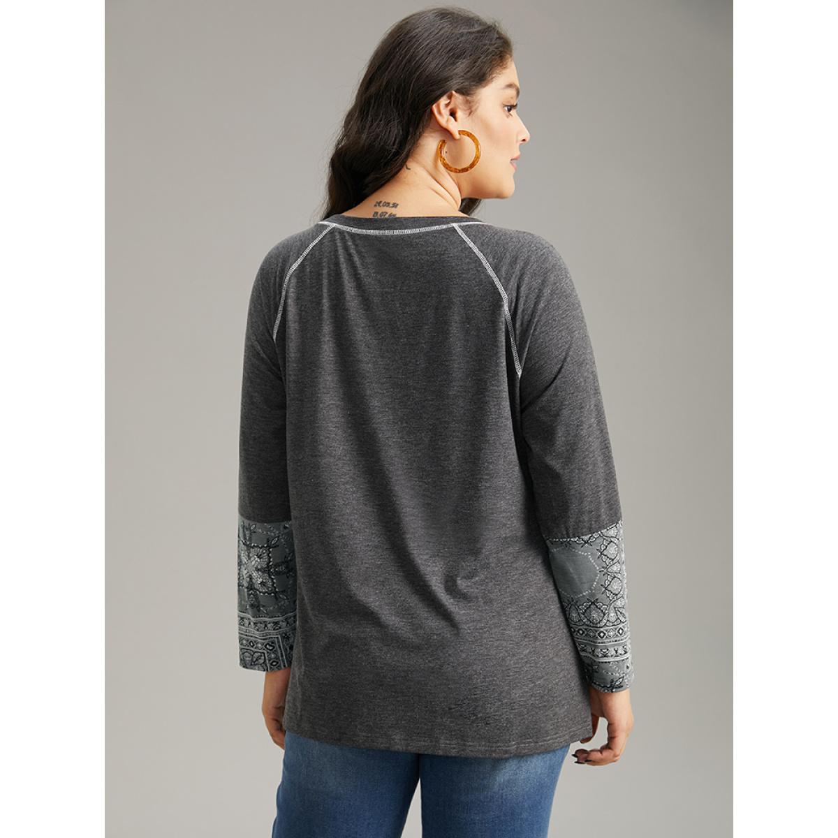 Plus Size Bandana Print Crew Neck Raglan Sleeve T-shirt Gray Women Casual Printed Bohemian Print Round Neck Dailywear T-shirts BloomChic 26/4X Product Image