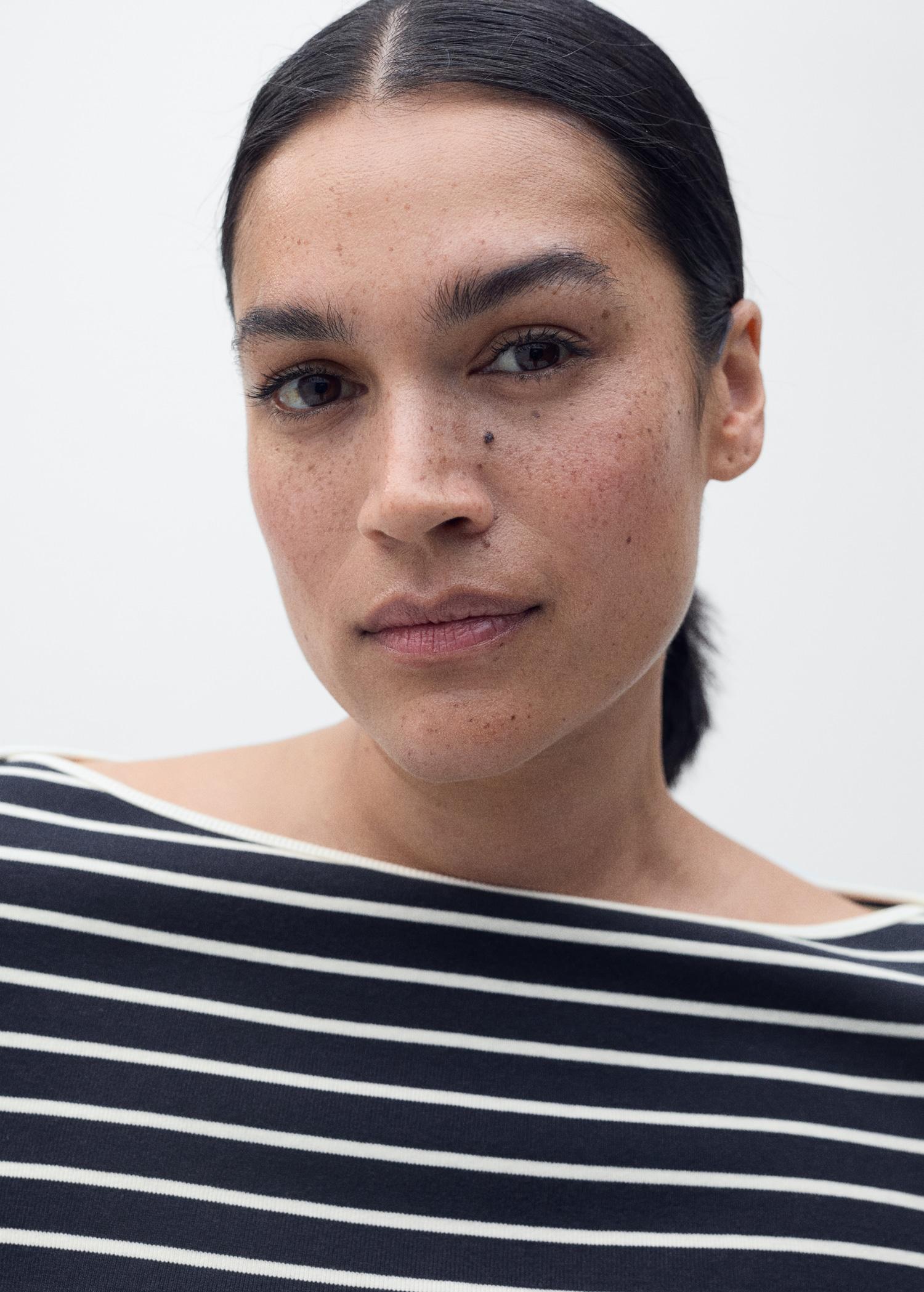 Striped boat-neck t-shirt - Women | MANGO USA Product Image