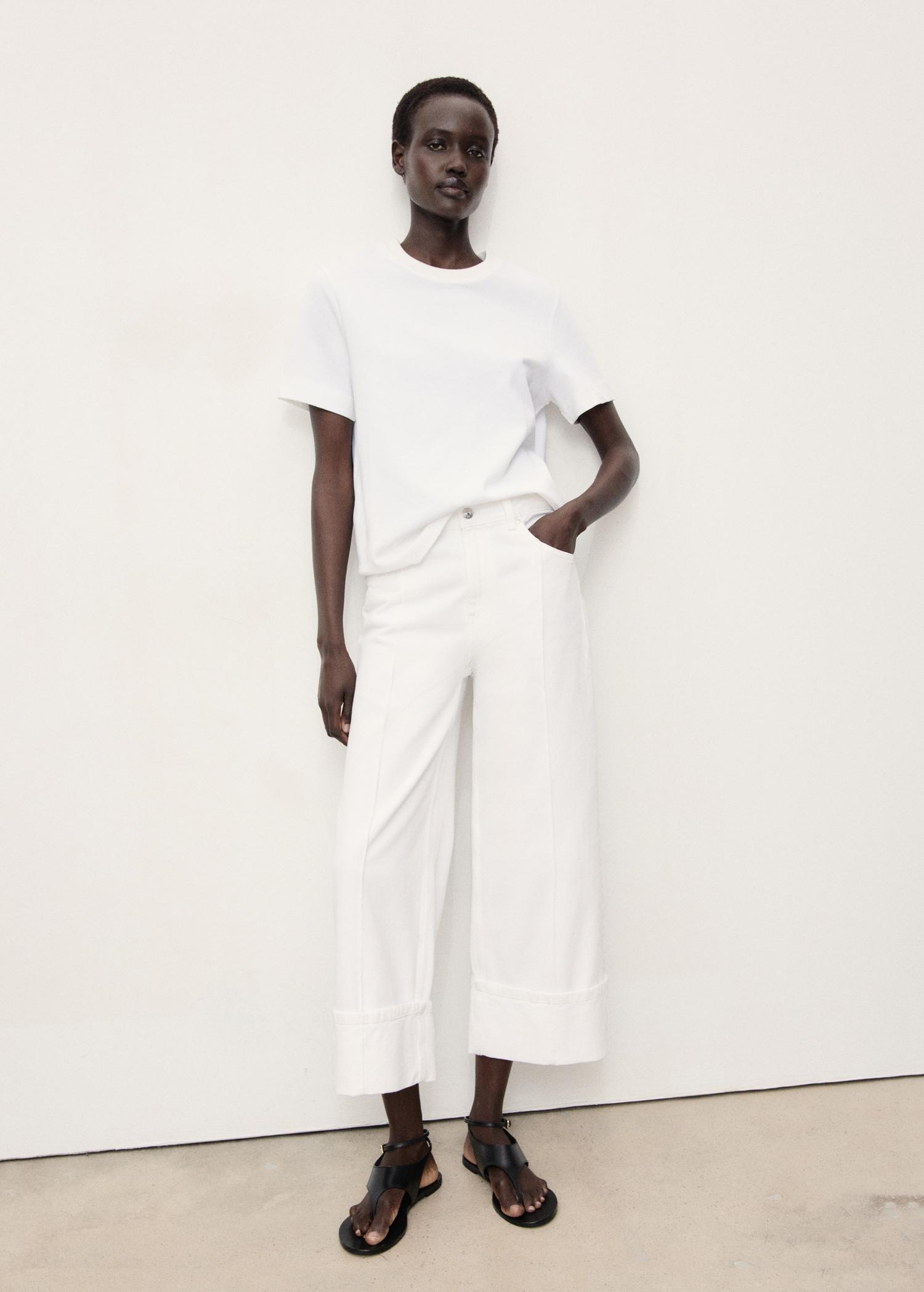 Wide-leg cropped jeans with turned-up hem - Women | MANGO USA Product Image