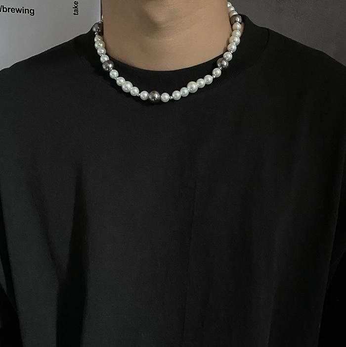 WHITE PEARL NECKLACE Product Image