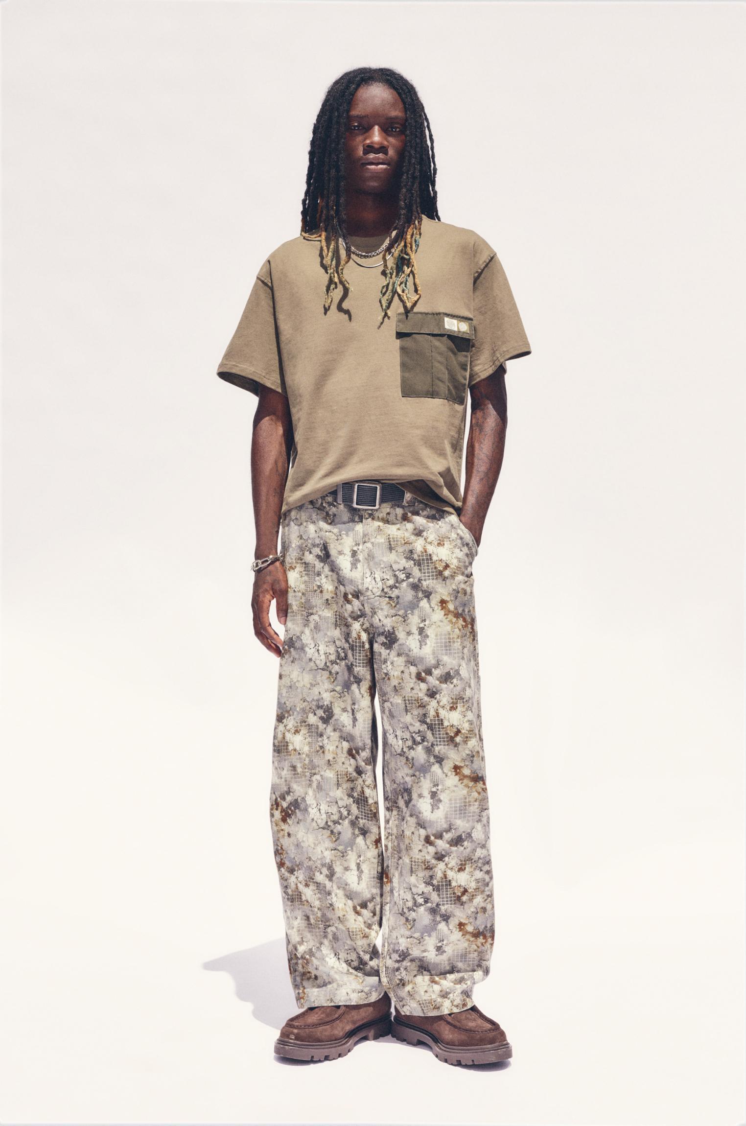 Camouflage print carpenter jeans Product Image