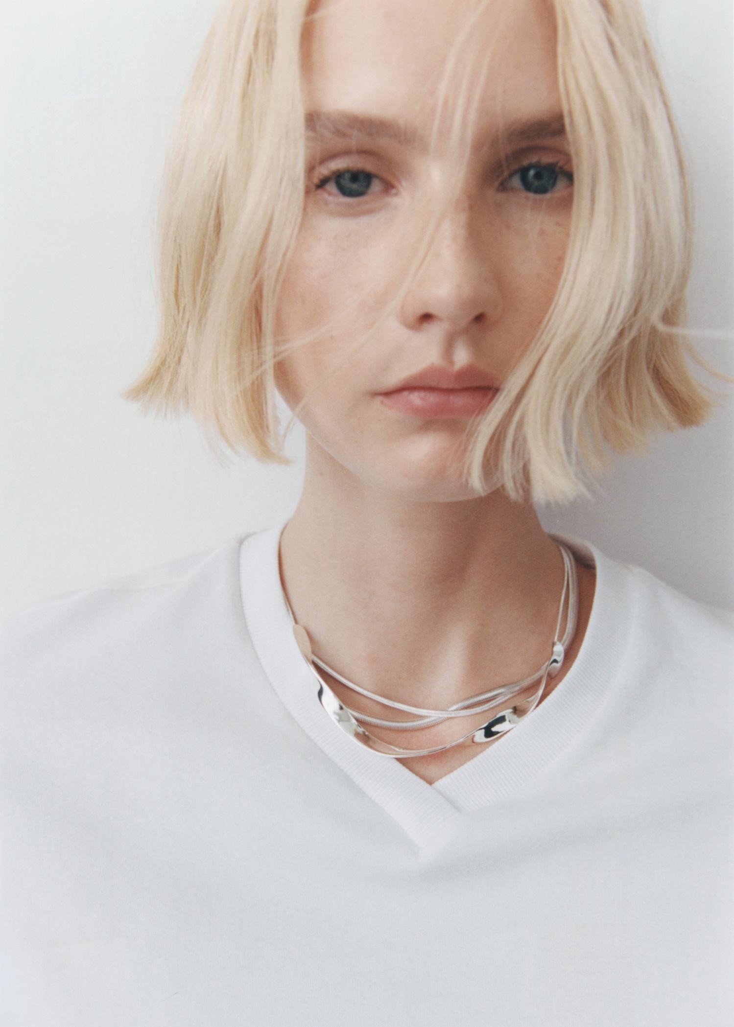 V-neck cotton T-shirt - Women | MANGO USA Product Image