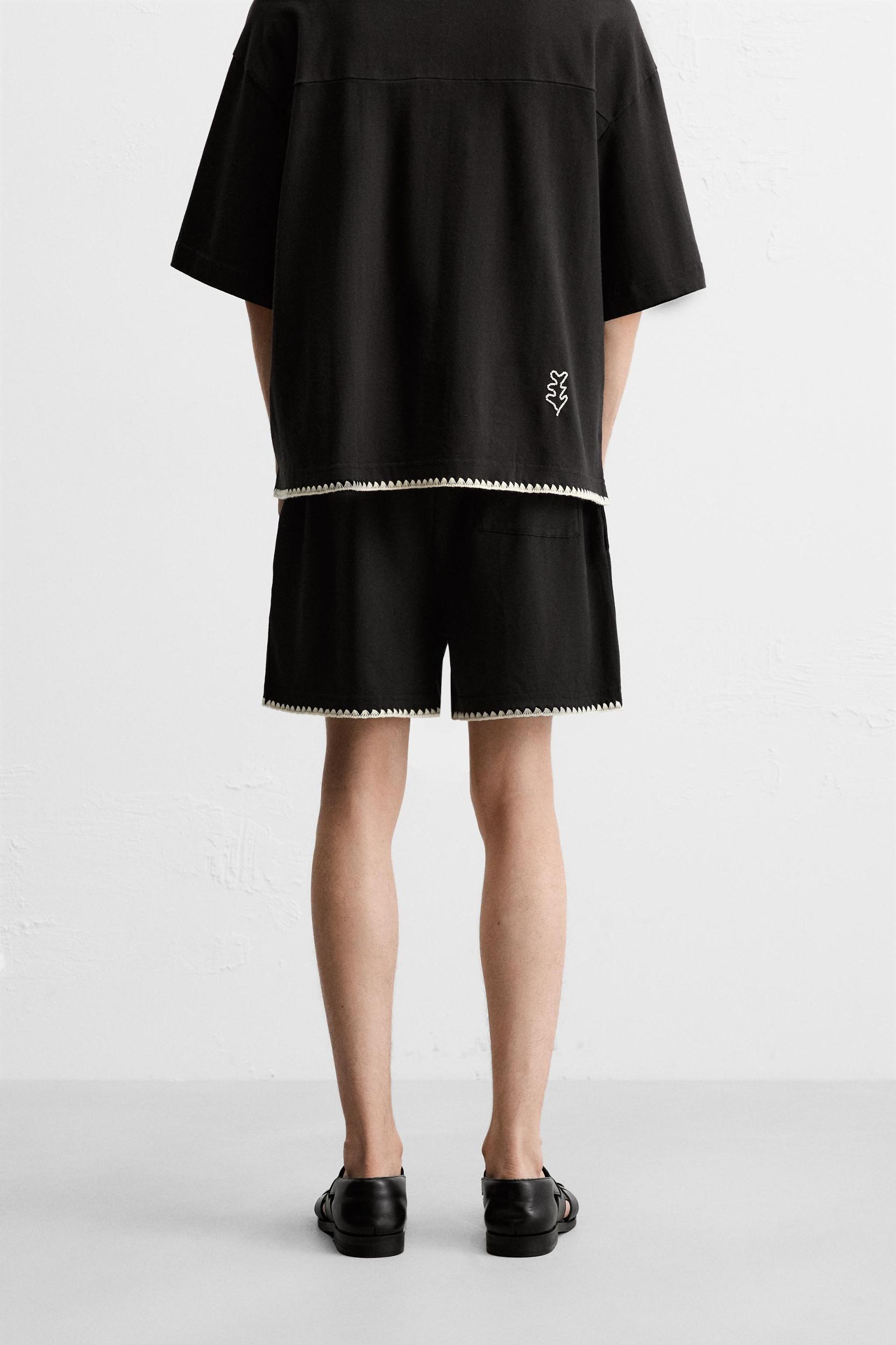 CONTRAST EMBROIDERY SHORTS Product Image