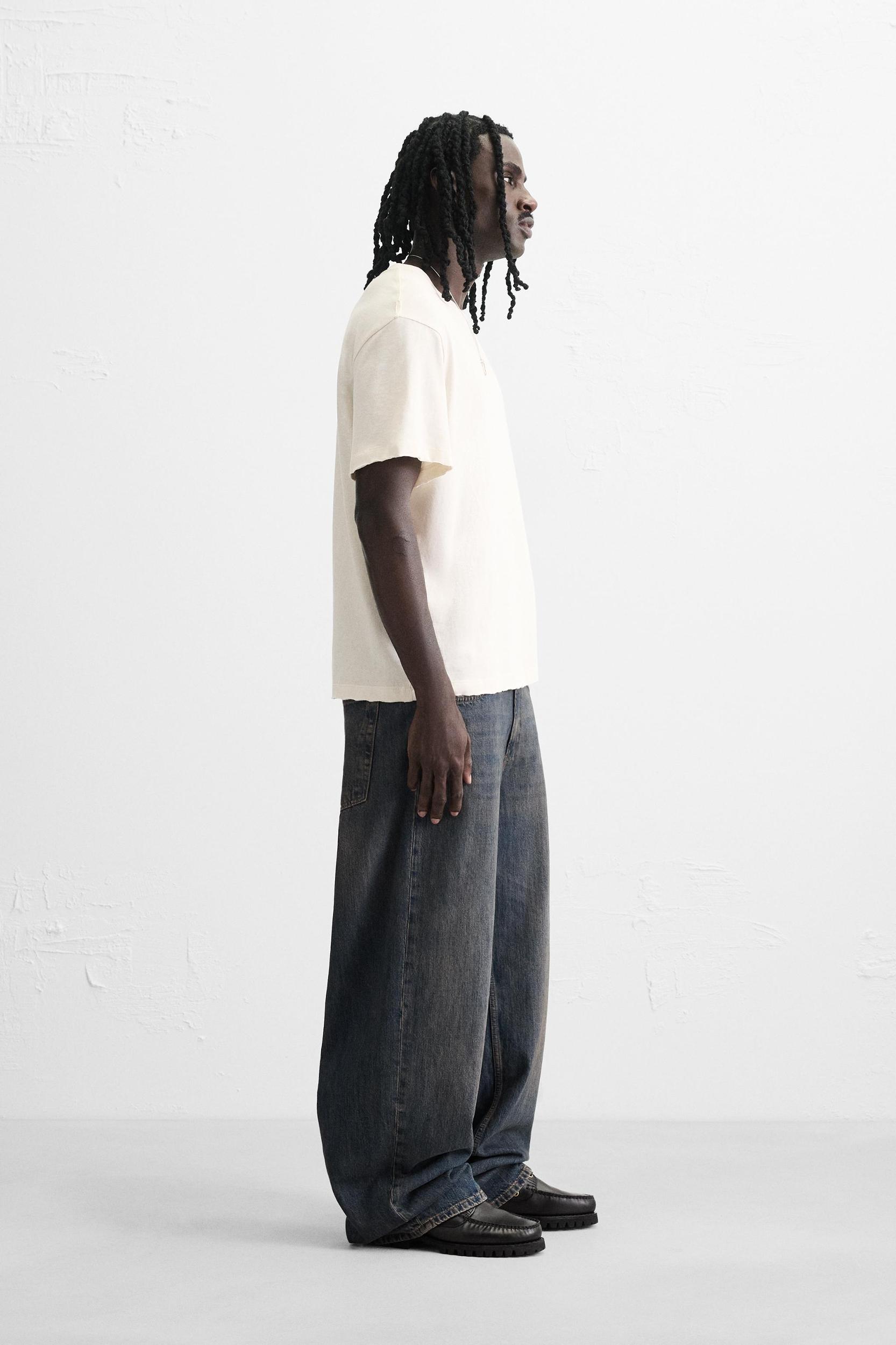 IRREGULAR TEXTURED T-SHIRT Product Image