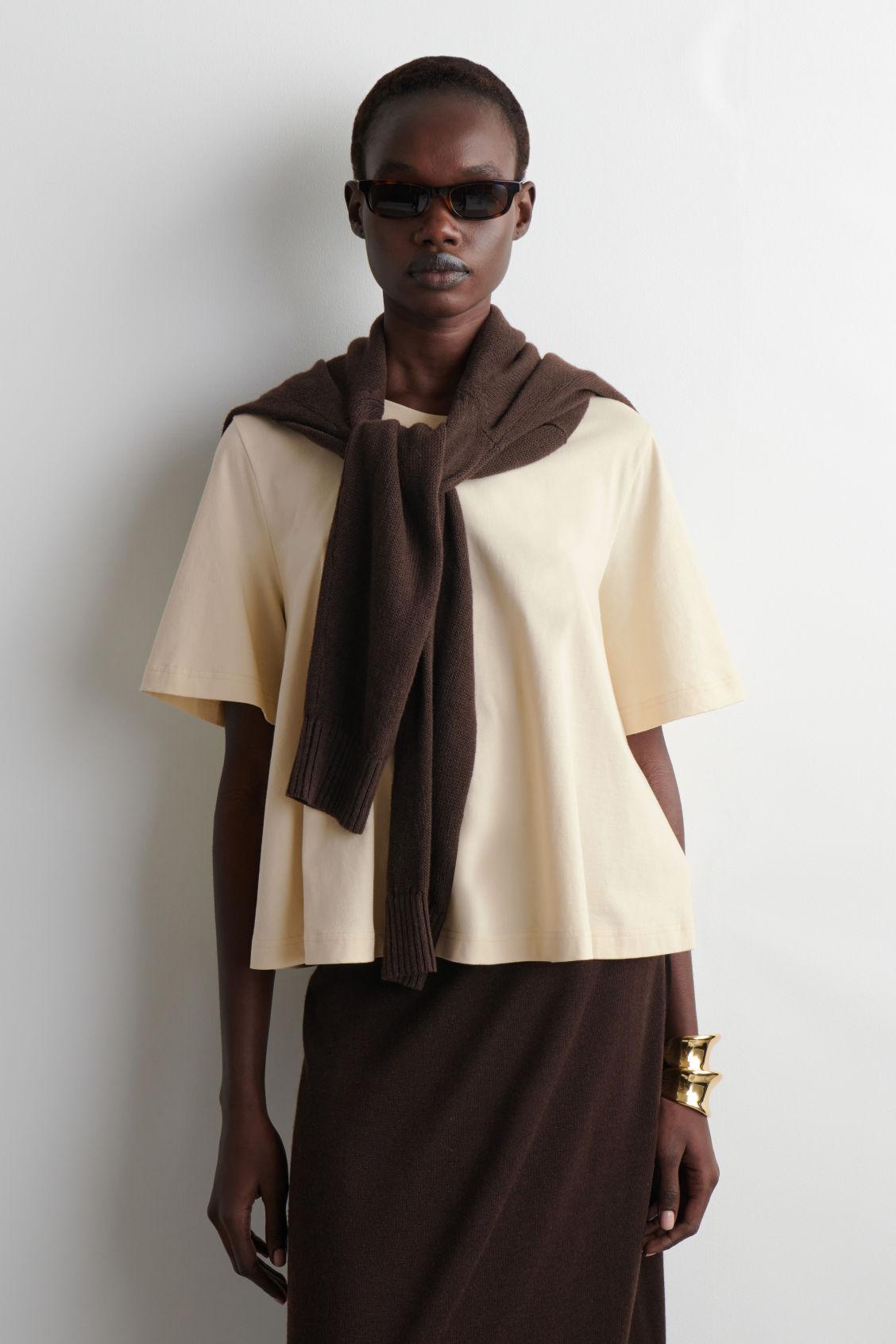 RELAXED TRAPEZE T-SHIRT Product Image