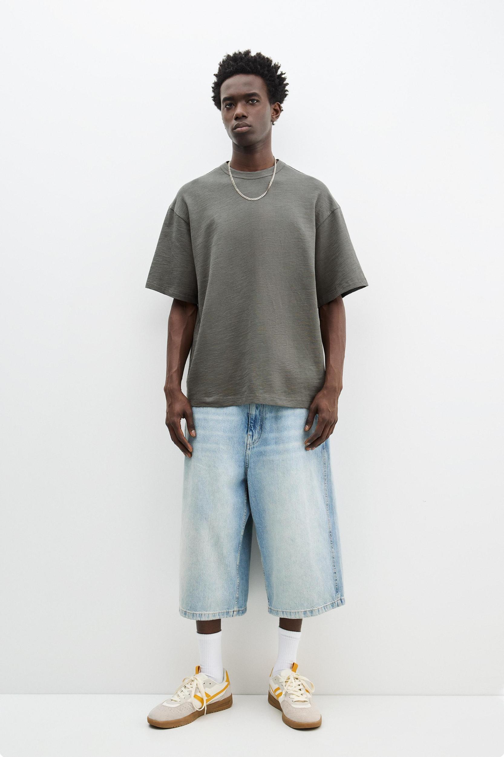 Short sleeve textured T-shirt Product Image