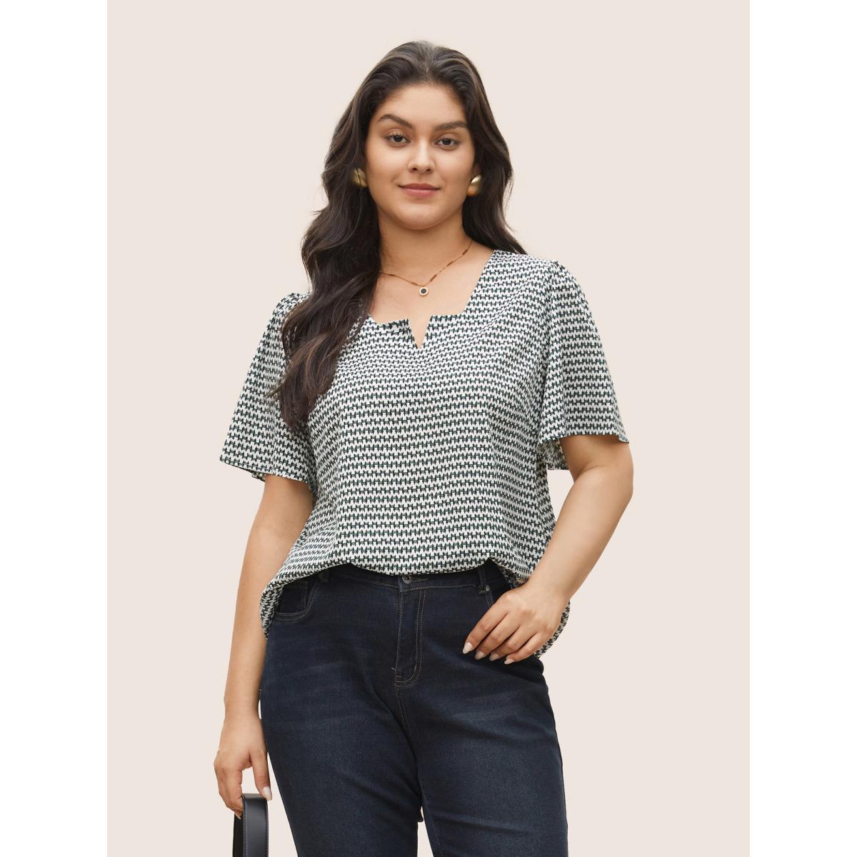 Plus Size Emerald Geometric Print Notched Split Hem Blouse Women At the Office Short sleeve Notched collar Work Blouses BloomChic 26/4X Product Image
