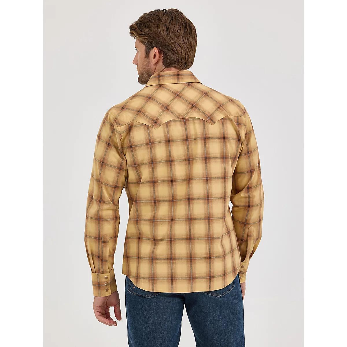 Men's Wrangler Retro® Long Sleeve Sawtooth Snap Pocket Western Shirt in Curry Product Image