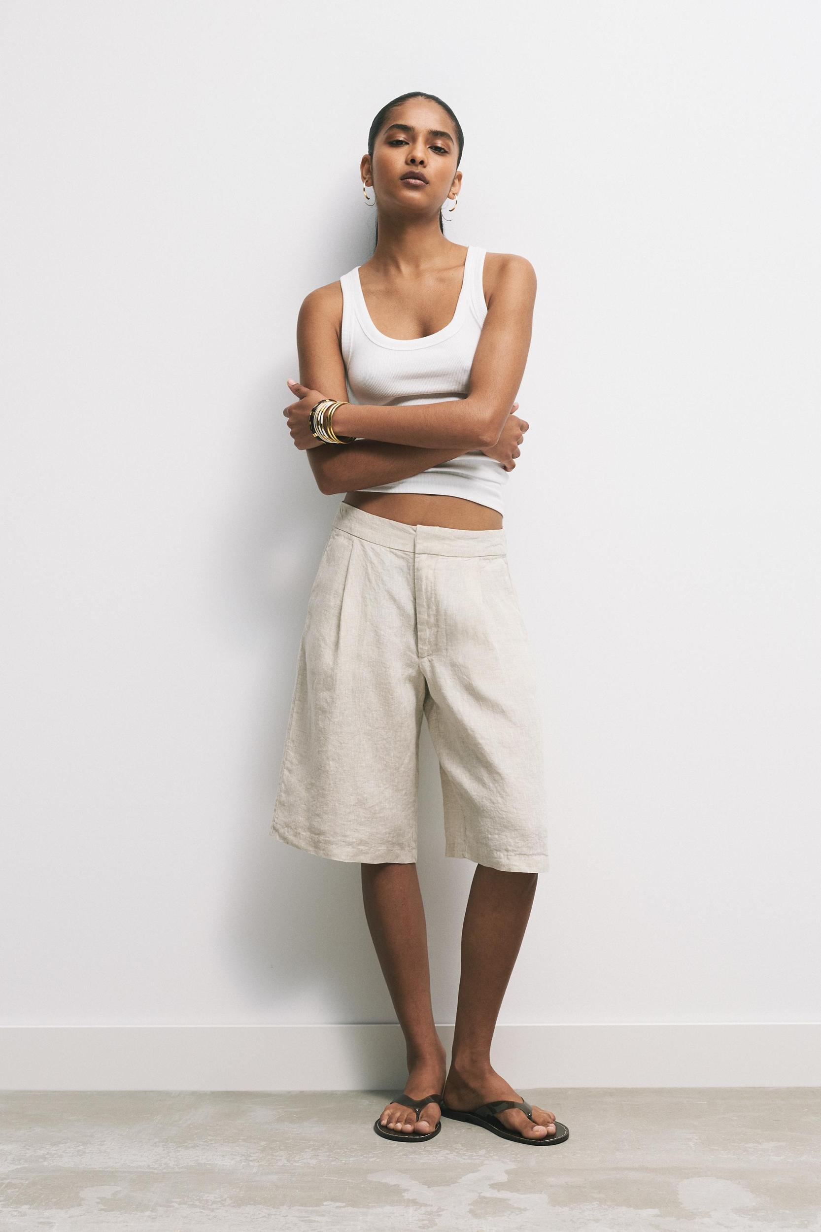 100% linen Bermuda shorts Product Image