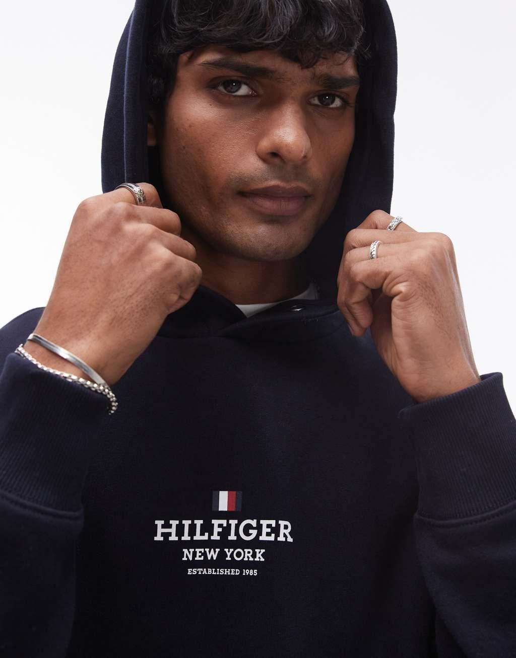 Tommy Hilfiger central logo hoodie in navy Product Image