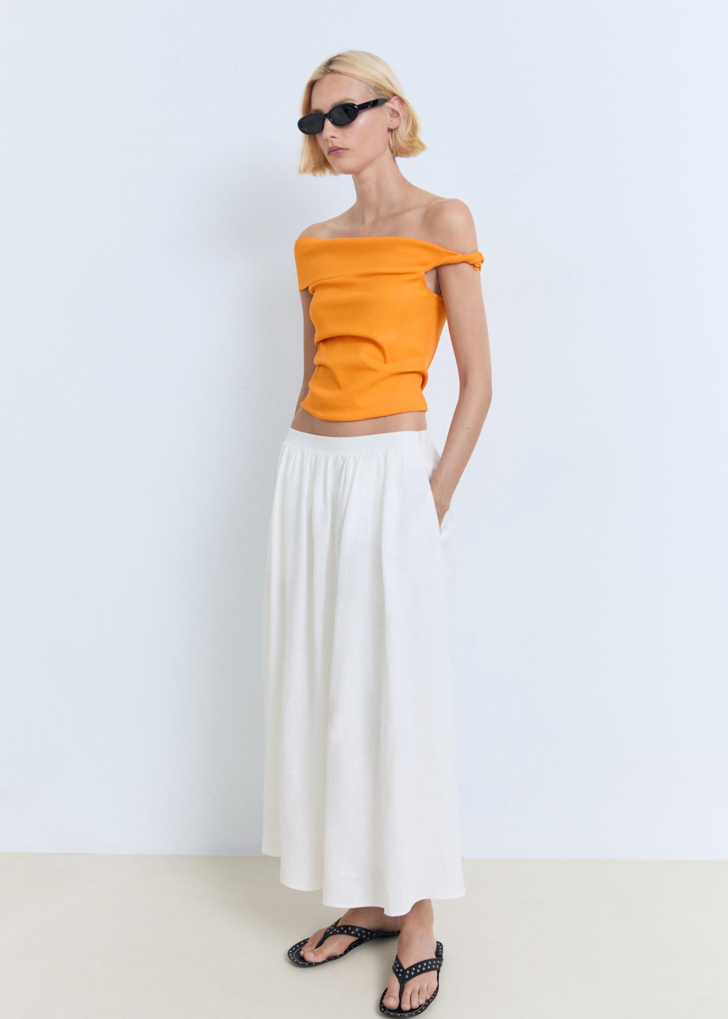 Asymmetrical strapless top - Women | MANGO USA Product Image