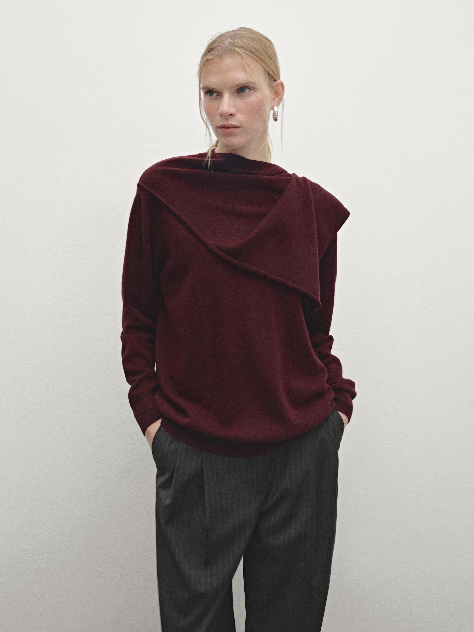 100% wool sweater with scarf Product Image