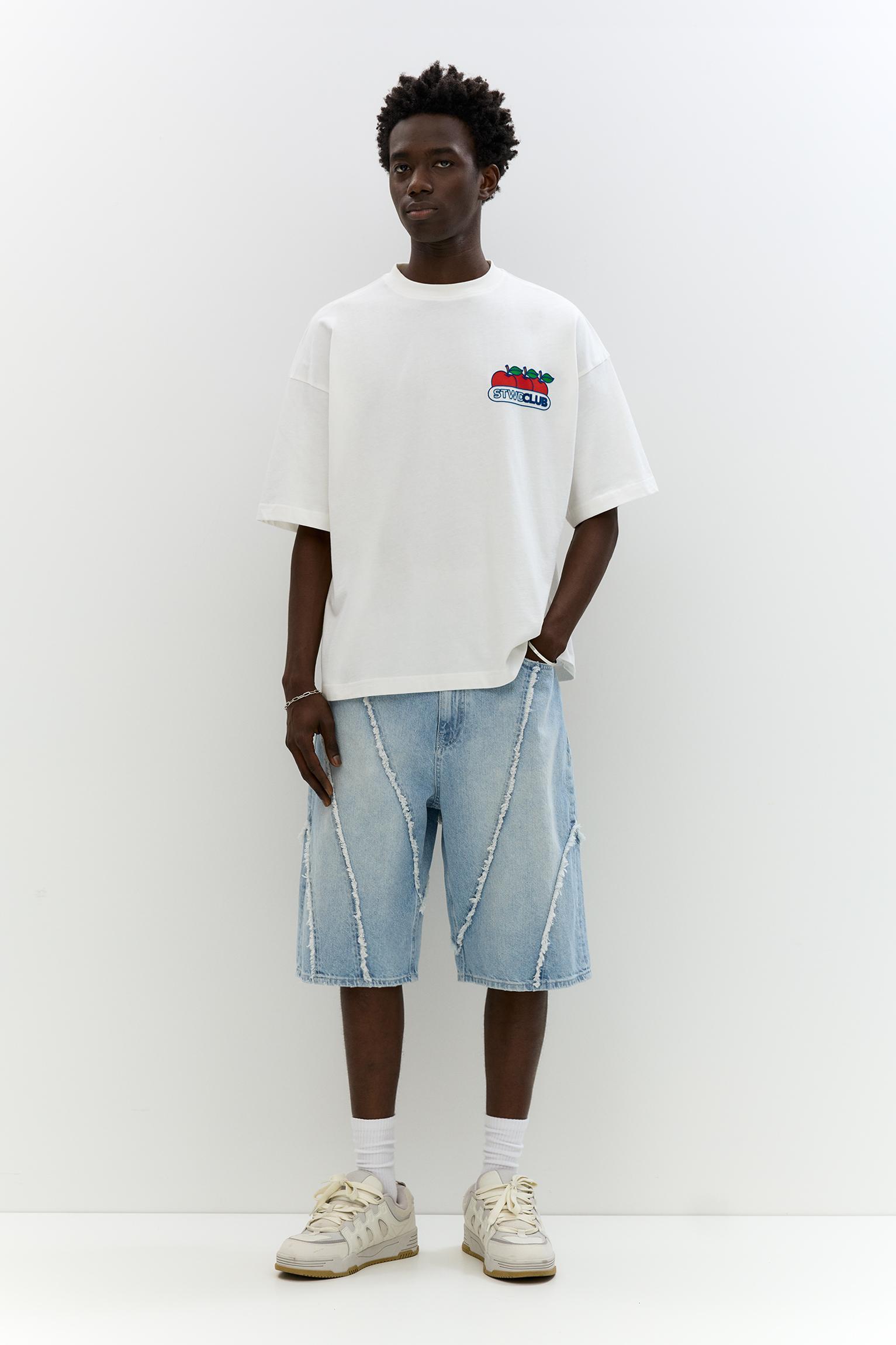 STWD T-shirt with an apple graphic Product Image