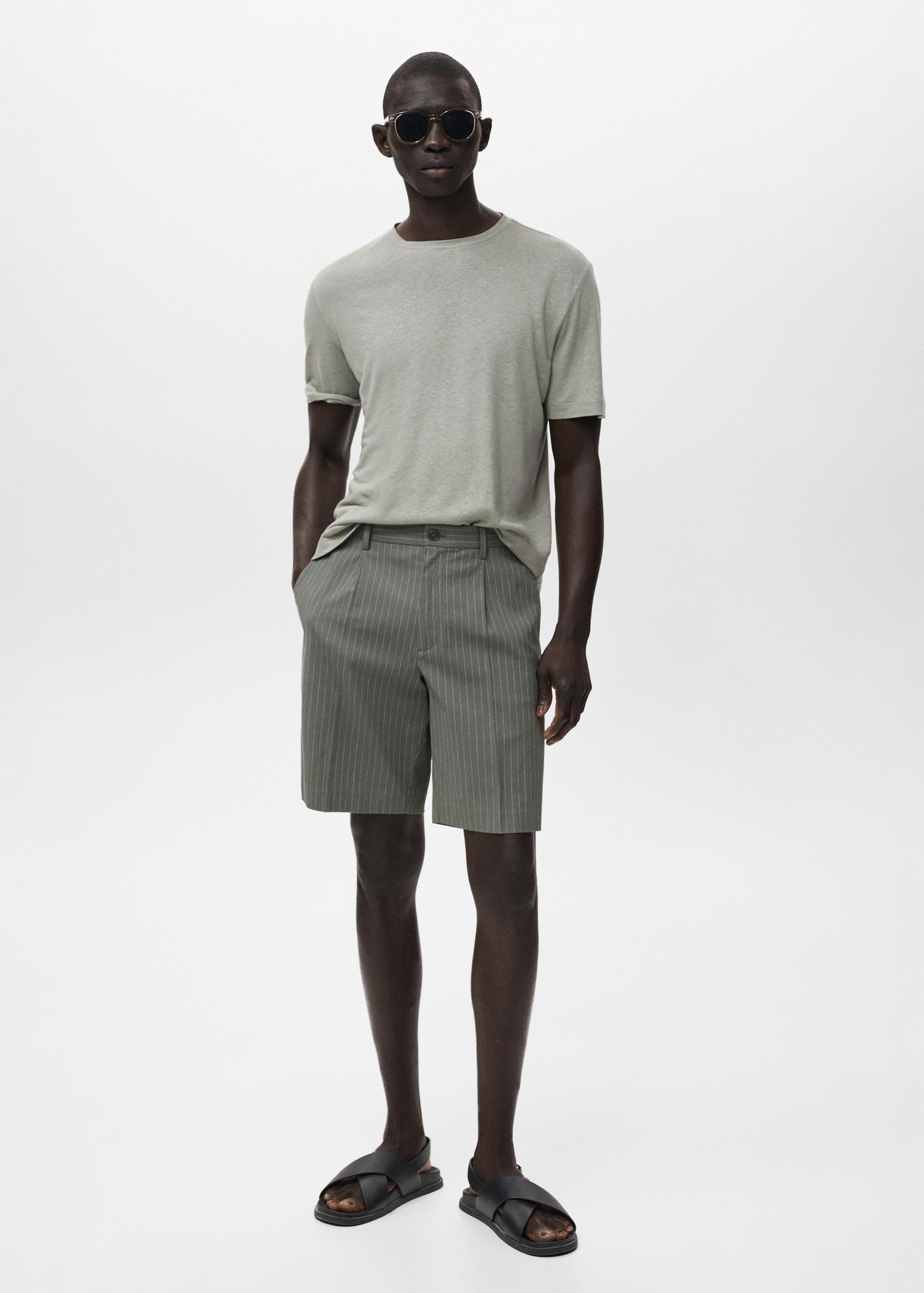 Slim-fit chino cotton bermuda shorts - Men | MANGO USA Product Image