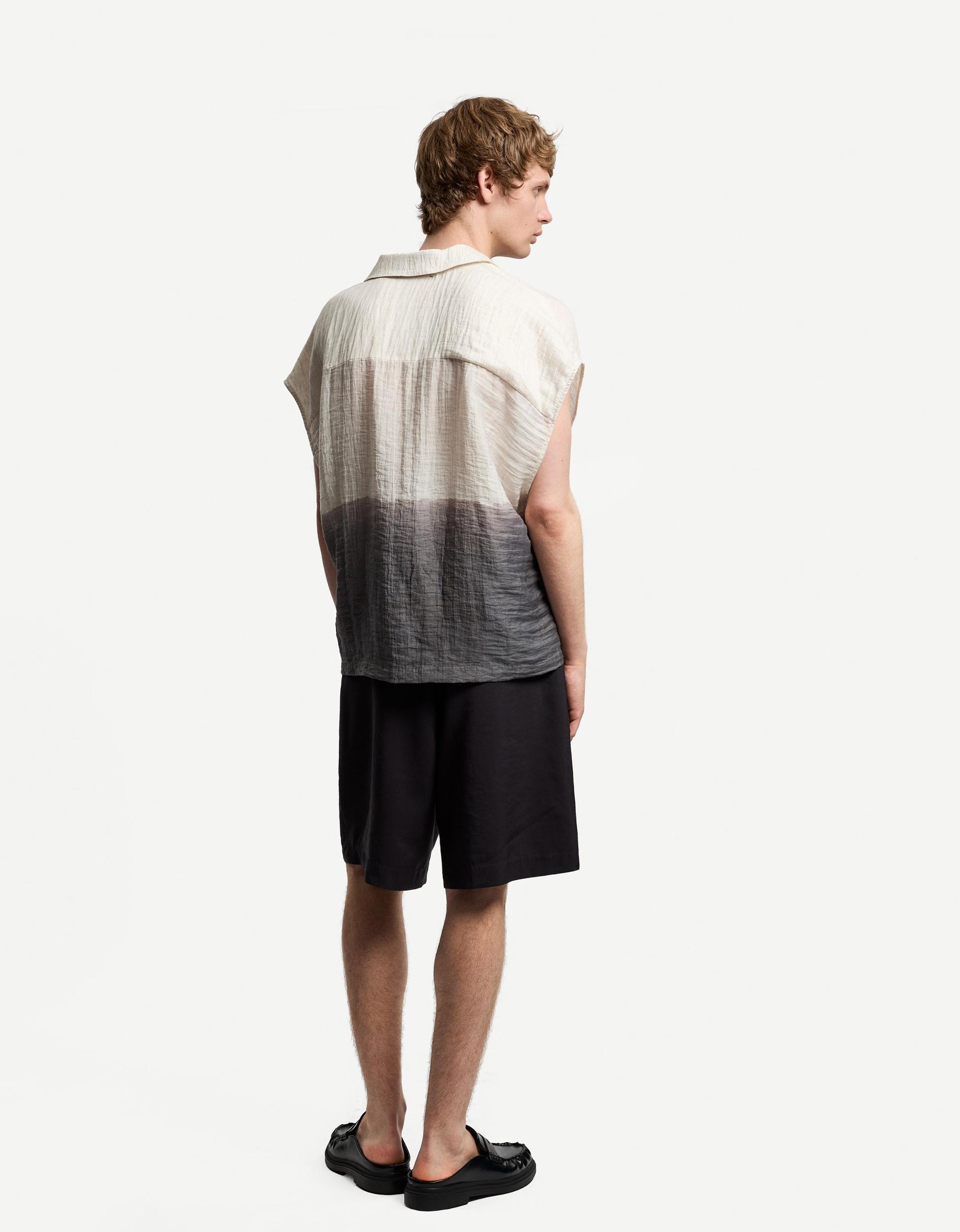 Wide-leg pleated Bermuda shorts Product Image