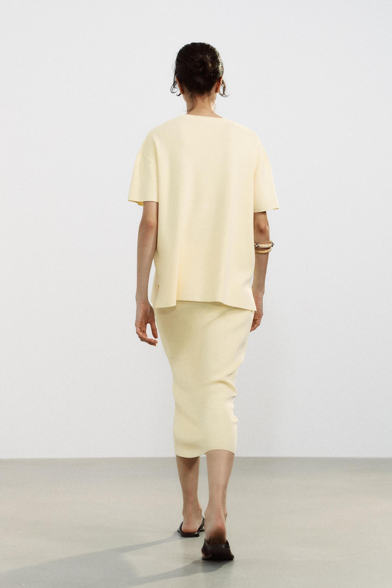 OVERSIZED SHORT SLEEVE KNIT TOP Product Image