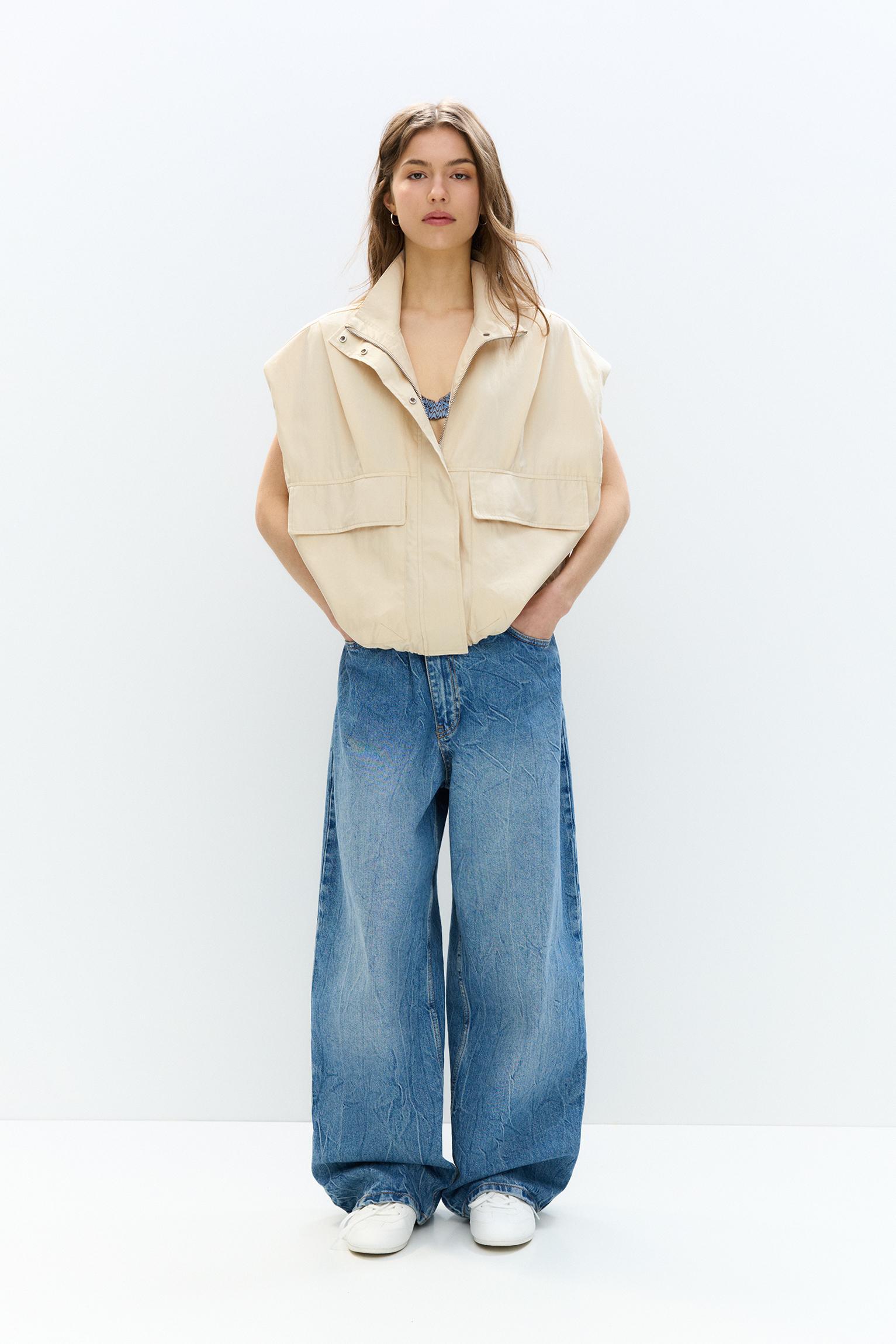 Vest with patch pockets Product Image