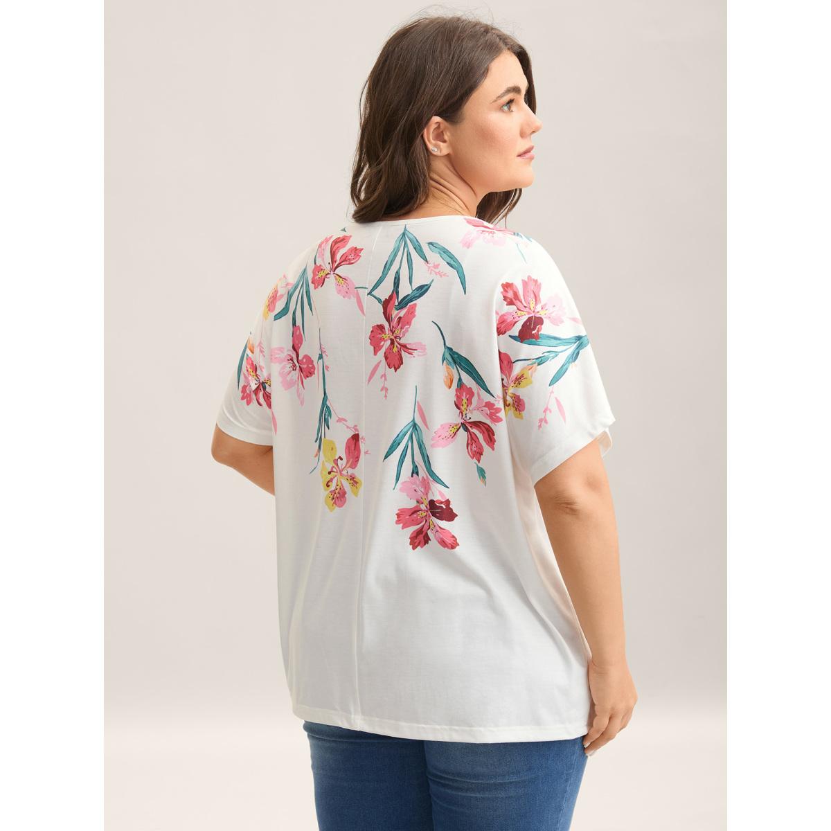 Plus Size Floral Print Round Neck T-Shirt Originalwhite Women Non Natural Flowers Round Neck Everyday-Casual T-shirts BloomChic 14-16/1X Product Image