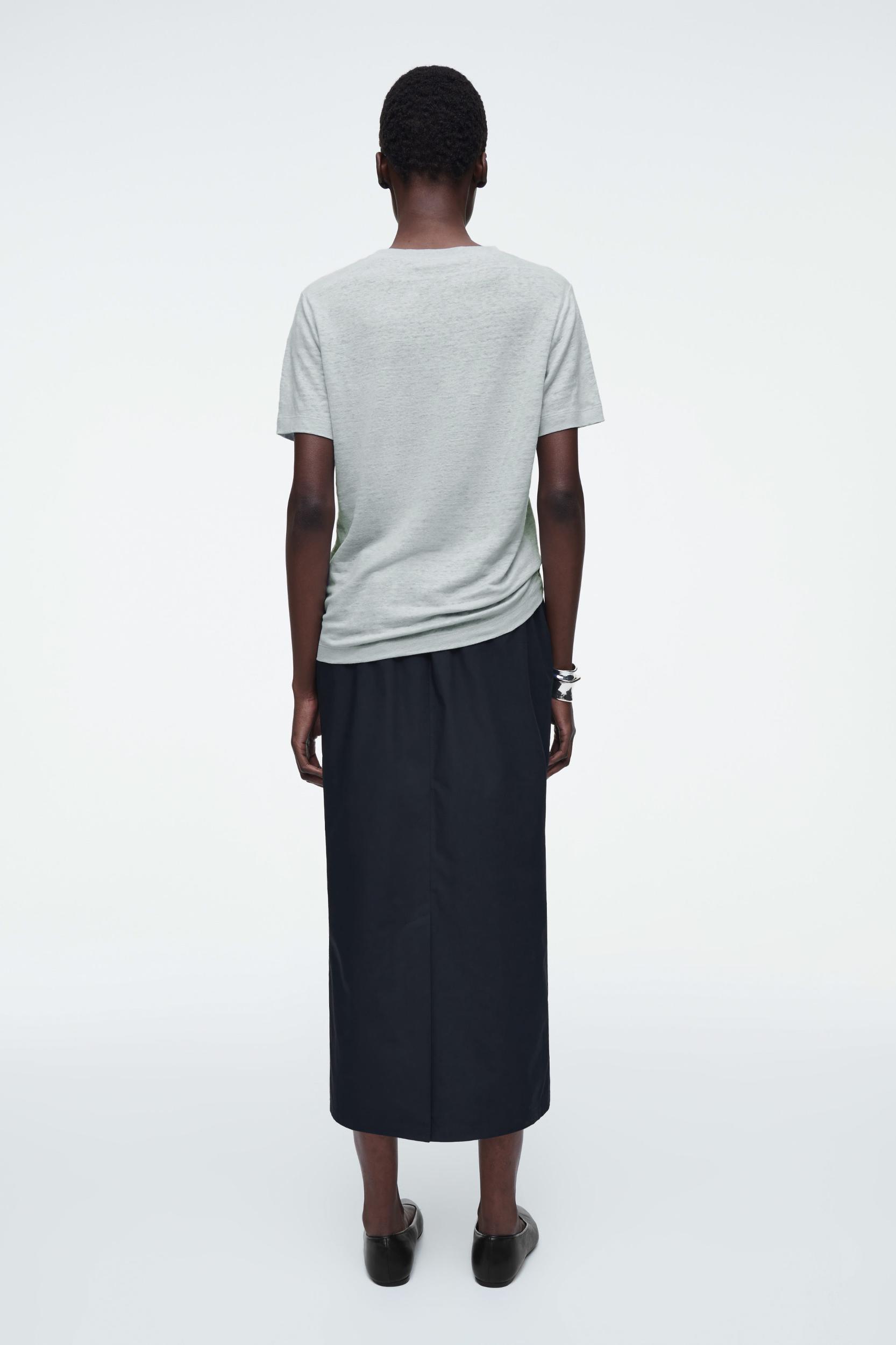 CREW-NECK LINEN T-SHIRT Product Image