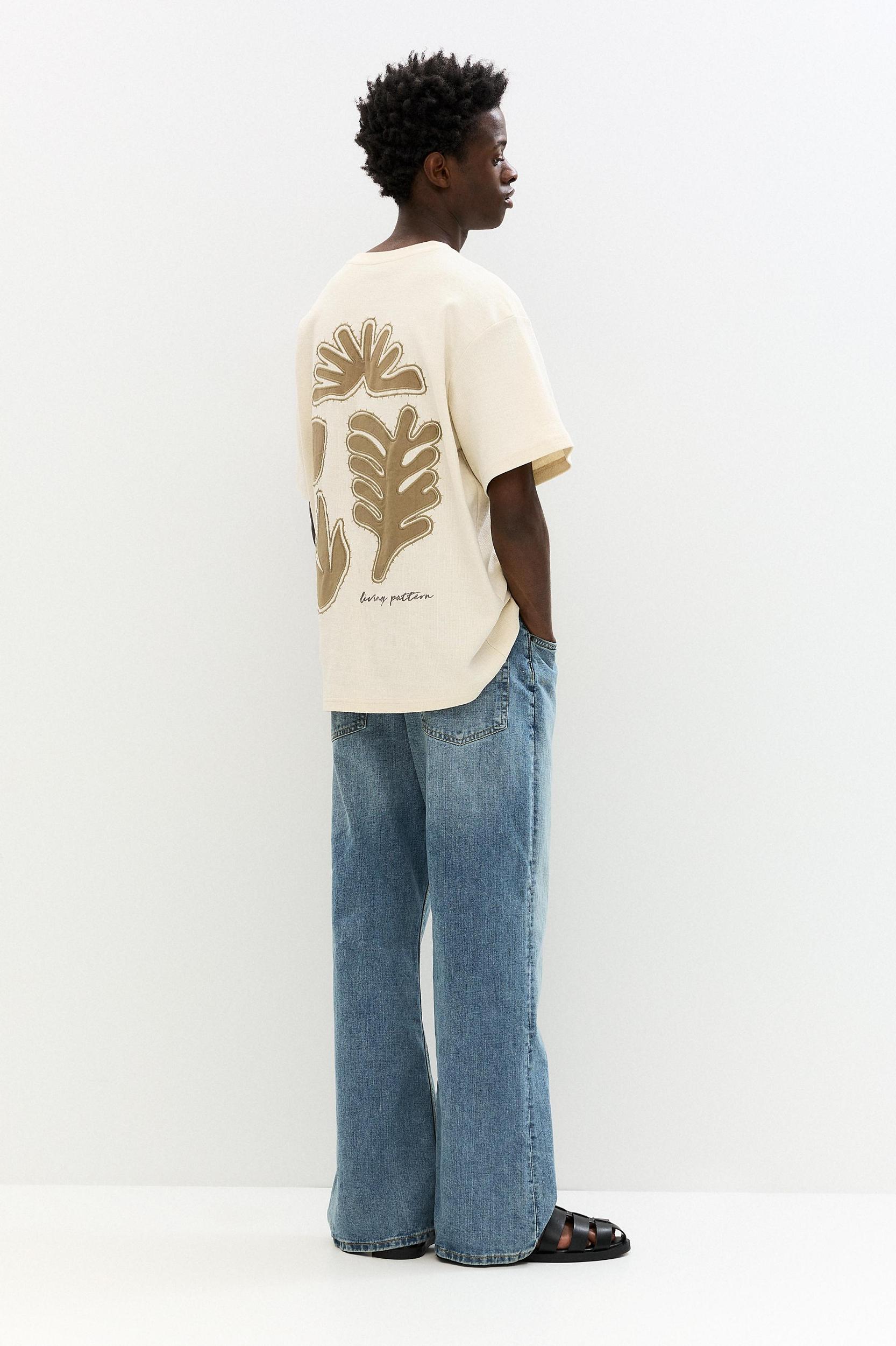 T-shirt with embroidered plants Product Image