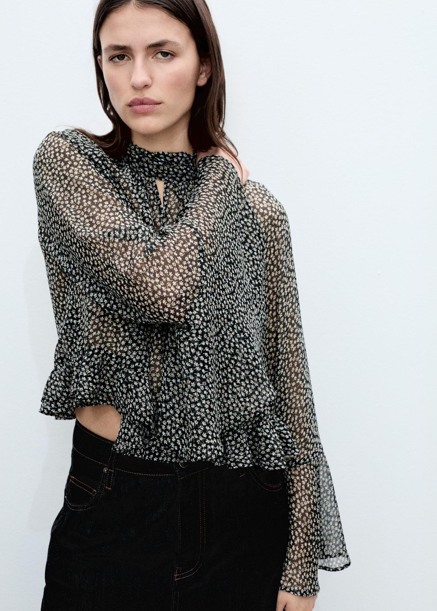 Floral-print blouse with ruffles - Women | MANGO USA Product Image