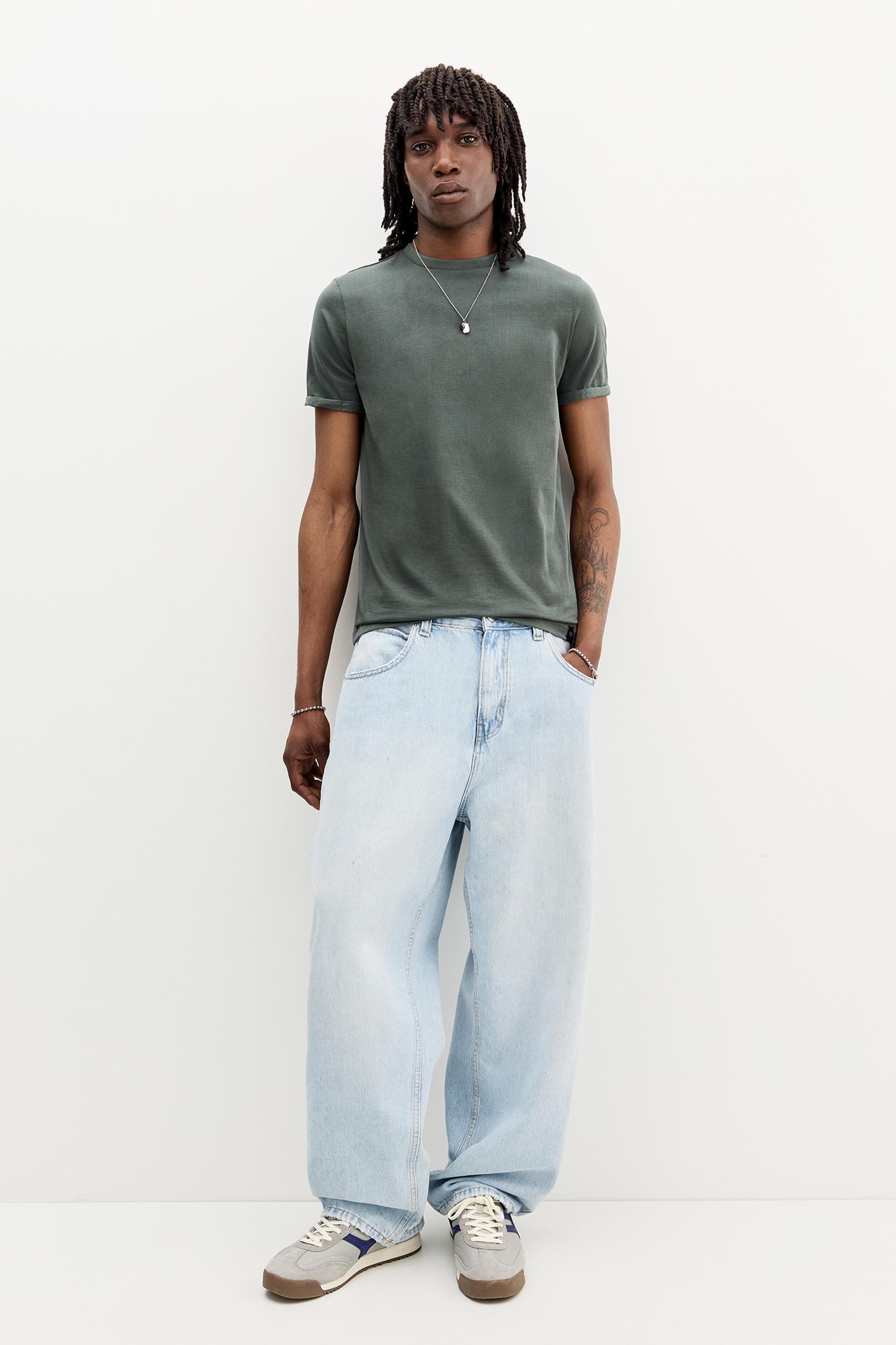 Basic muscle fit T-shirt Product Image