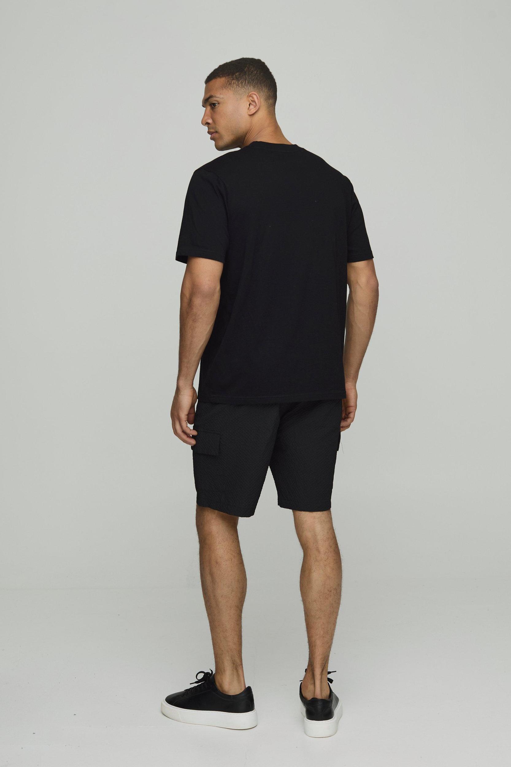 Elasticated Waist Relaxed Mid Length Seersucker Cargo Shorts | boohooMAN USA Product Image