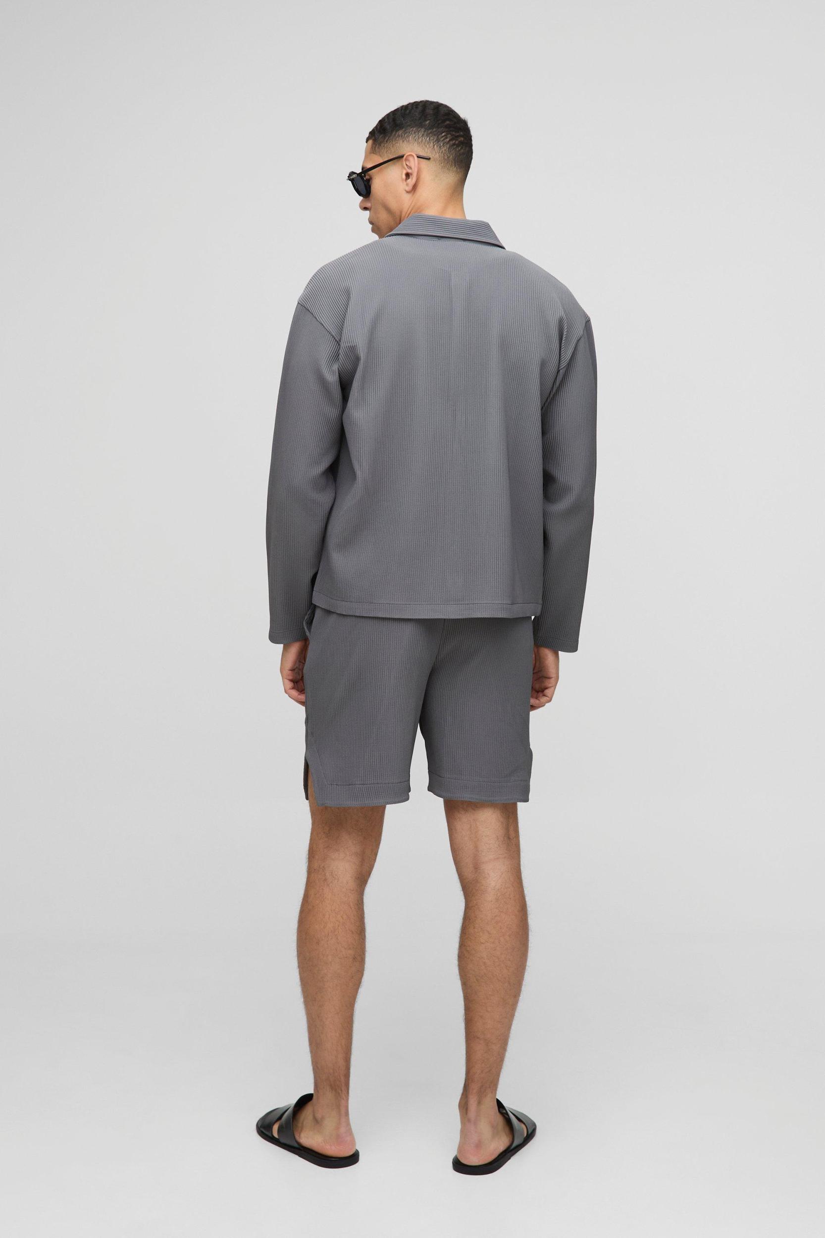 Relaxed Fit Runner Hem Pleated Short | boohooMAN USA Product Image