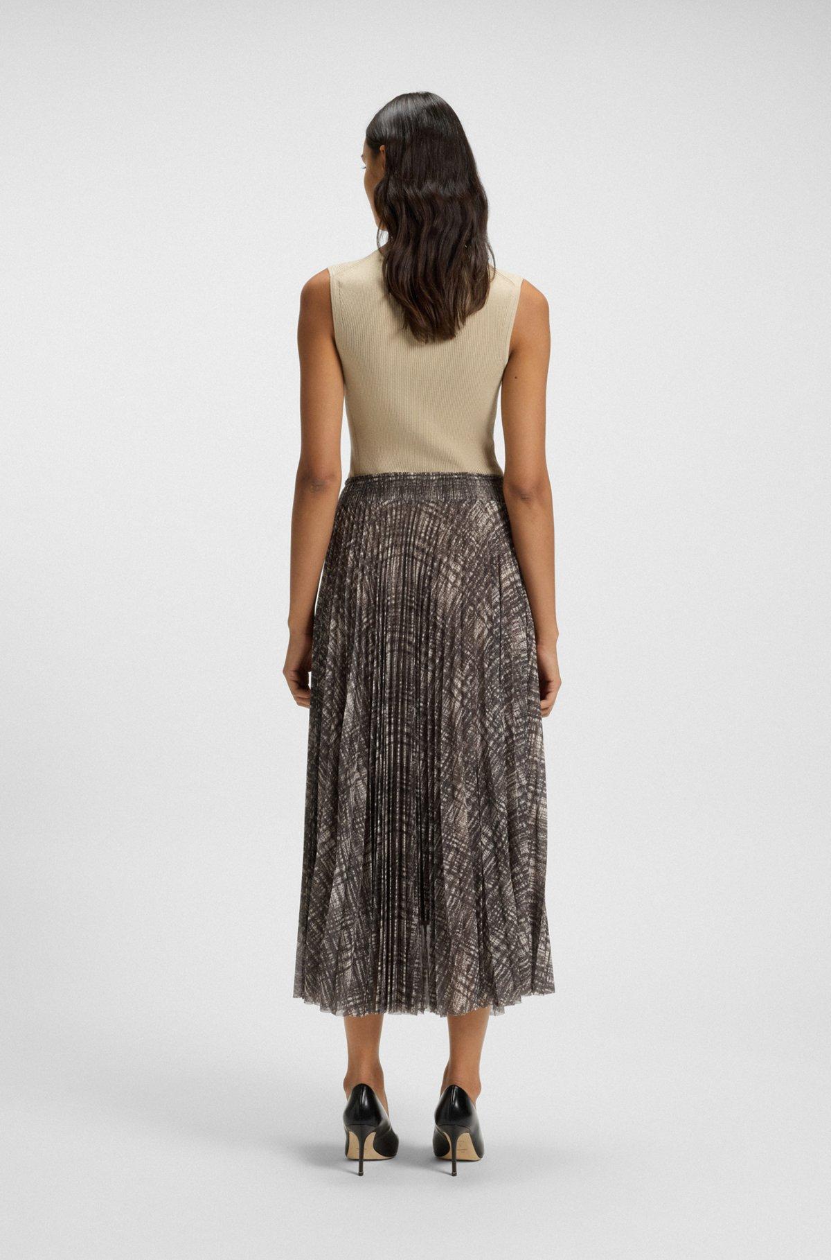 Lined tulle skirt with plissé pleats Product Image