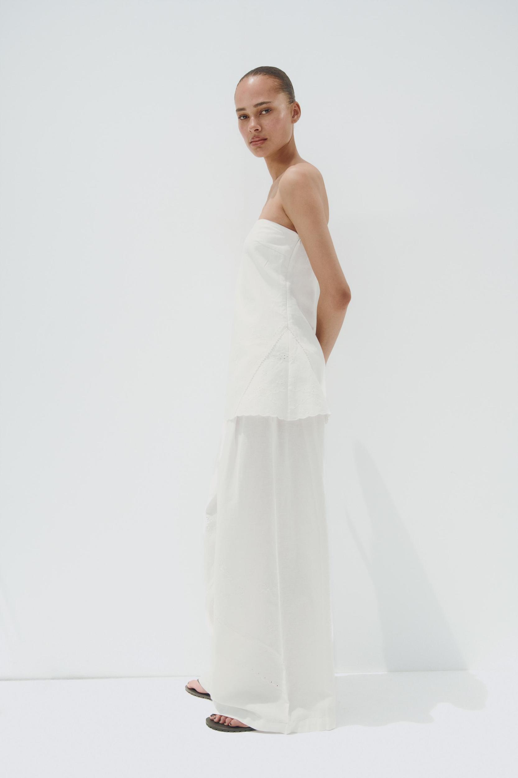 EMBROIDERED STRAPLESS TOP Product Image