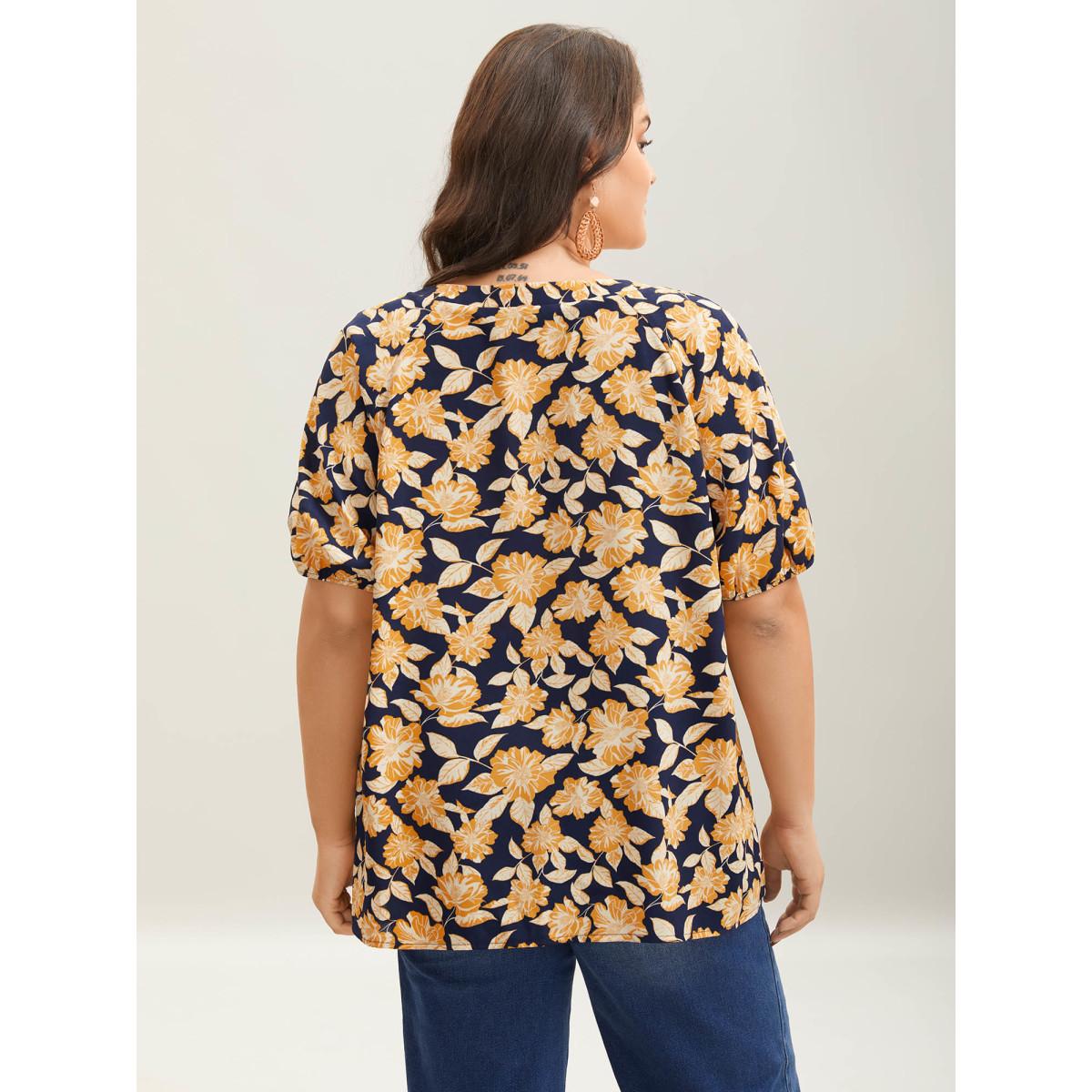 Plus Size Indigo Floral Print V-Neck Puff Sleeve Shirt Women Resort Short sleeve V-neck Vacation Blouses BloomChic 30/6X Product Image