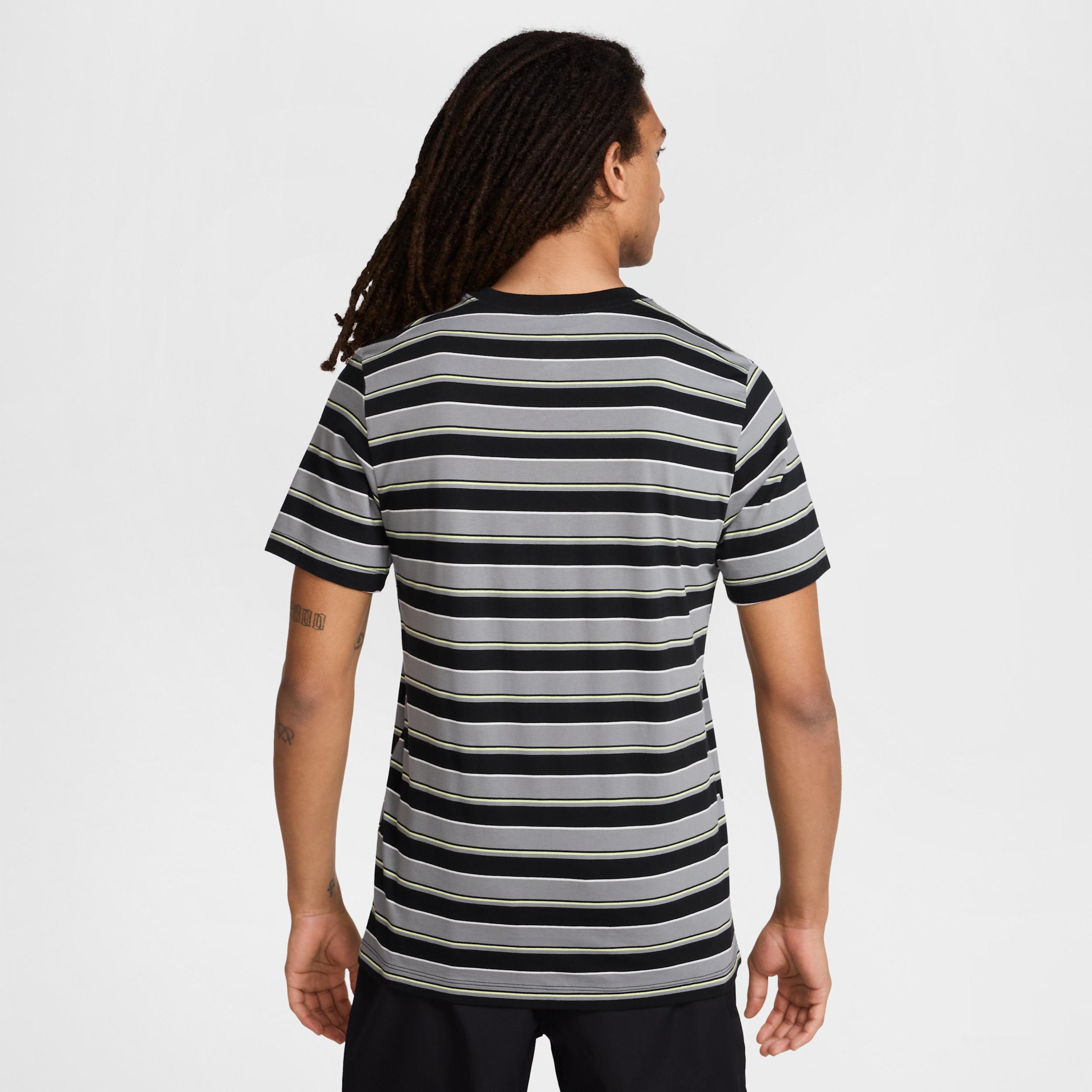 Nike Men's Club T-Shirt Product Image