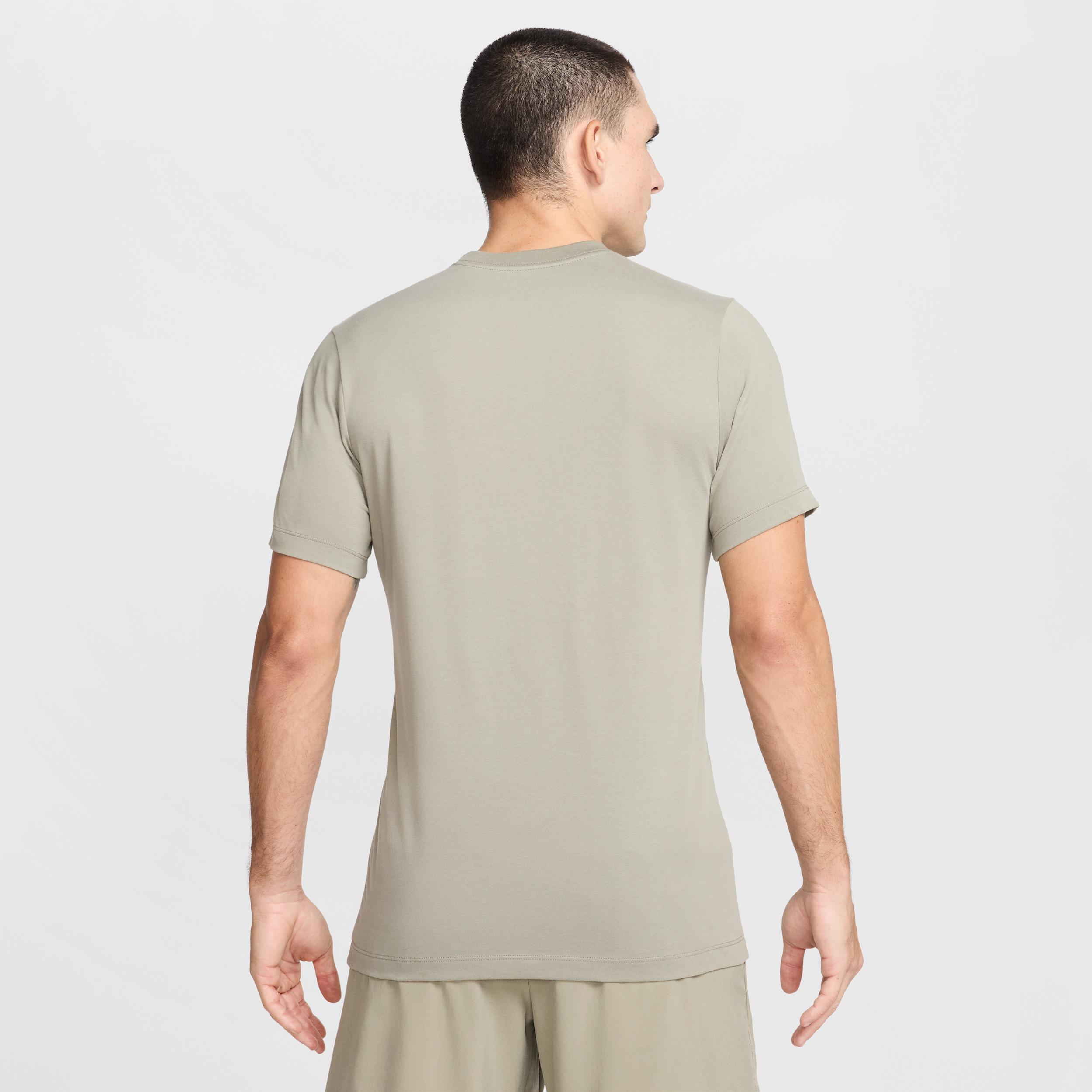 Nike Men's Dri-FIT Fitness T-Shirt Product Image