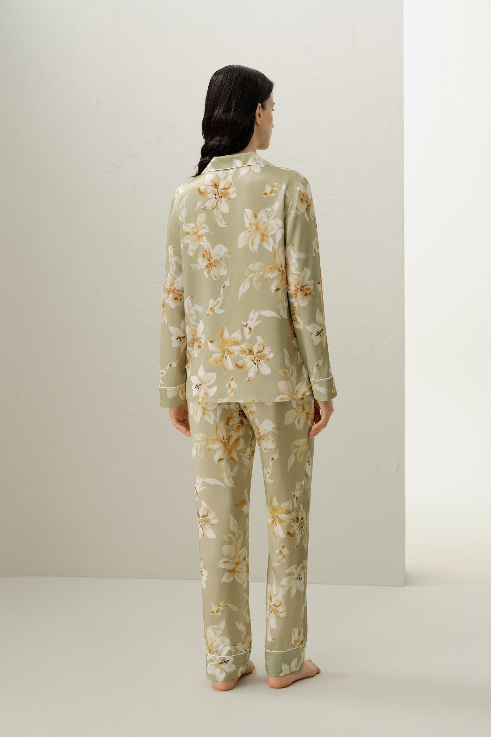 Pisces Zodiac Classic Silk Pajama Set Product Image