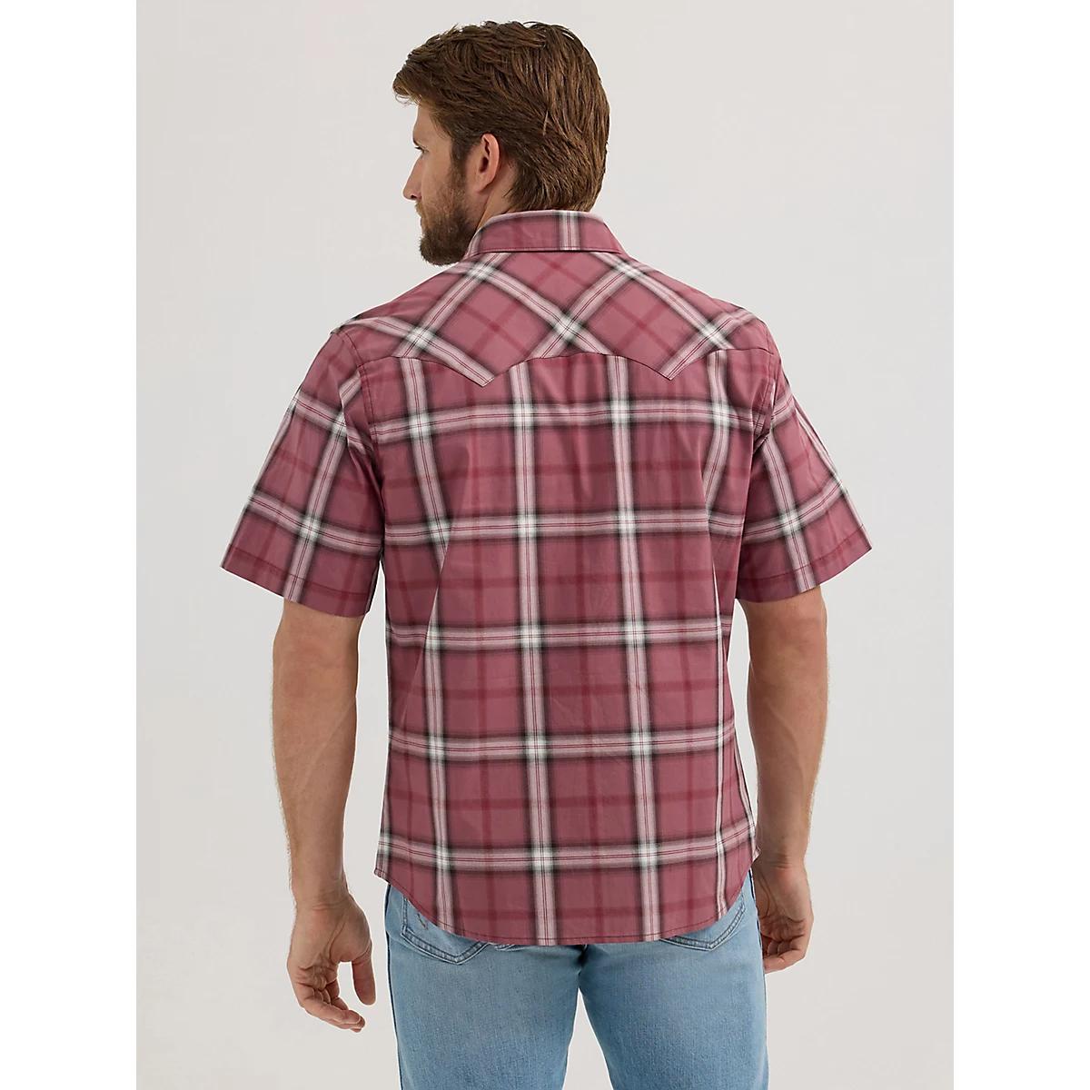 Men's Wrangler Retro® Short Sleeve Sawtooth Pocket Western Snap Shirt in Dark Rose Product Image