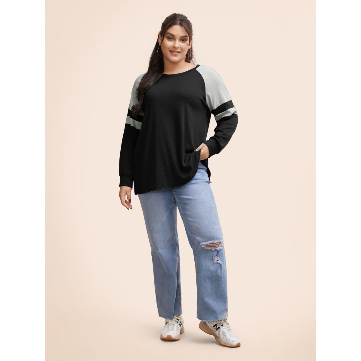 Plus Size Colorblock Contrast Stitch Raglan Sleeve T-shirt LightGray Women Casual Elastic cuffs Striped Round Neck Dailywear T-shirts BloomChic 28/5X Product Image