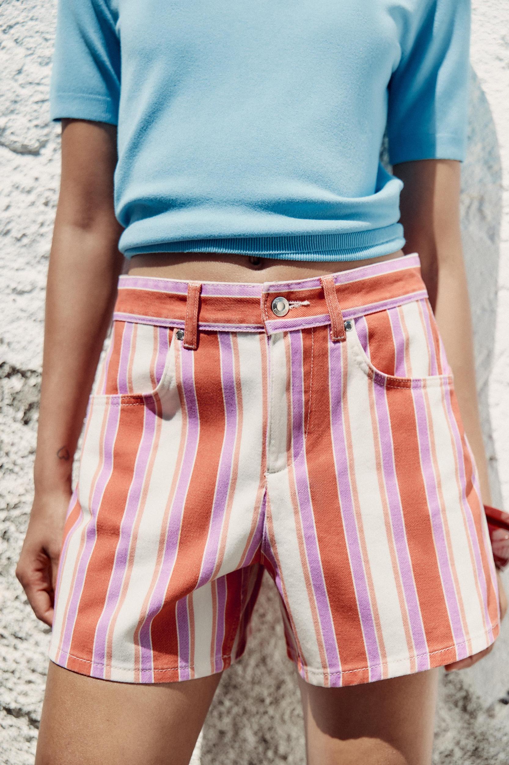 Z1975 MOM FIT HIGH-WAISTED STRIPED SHORTS Product Image