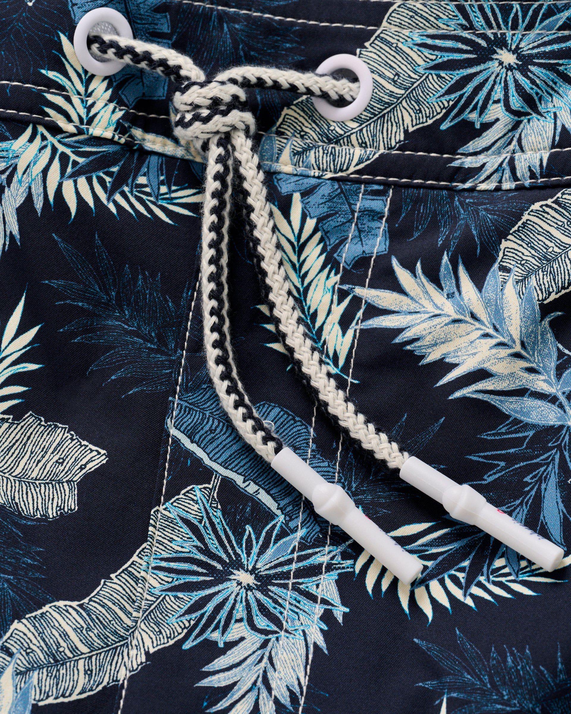 The Half Elastic 7" Surf Shorts Male Product Image