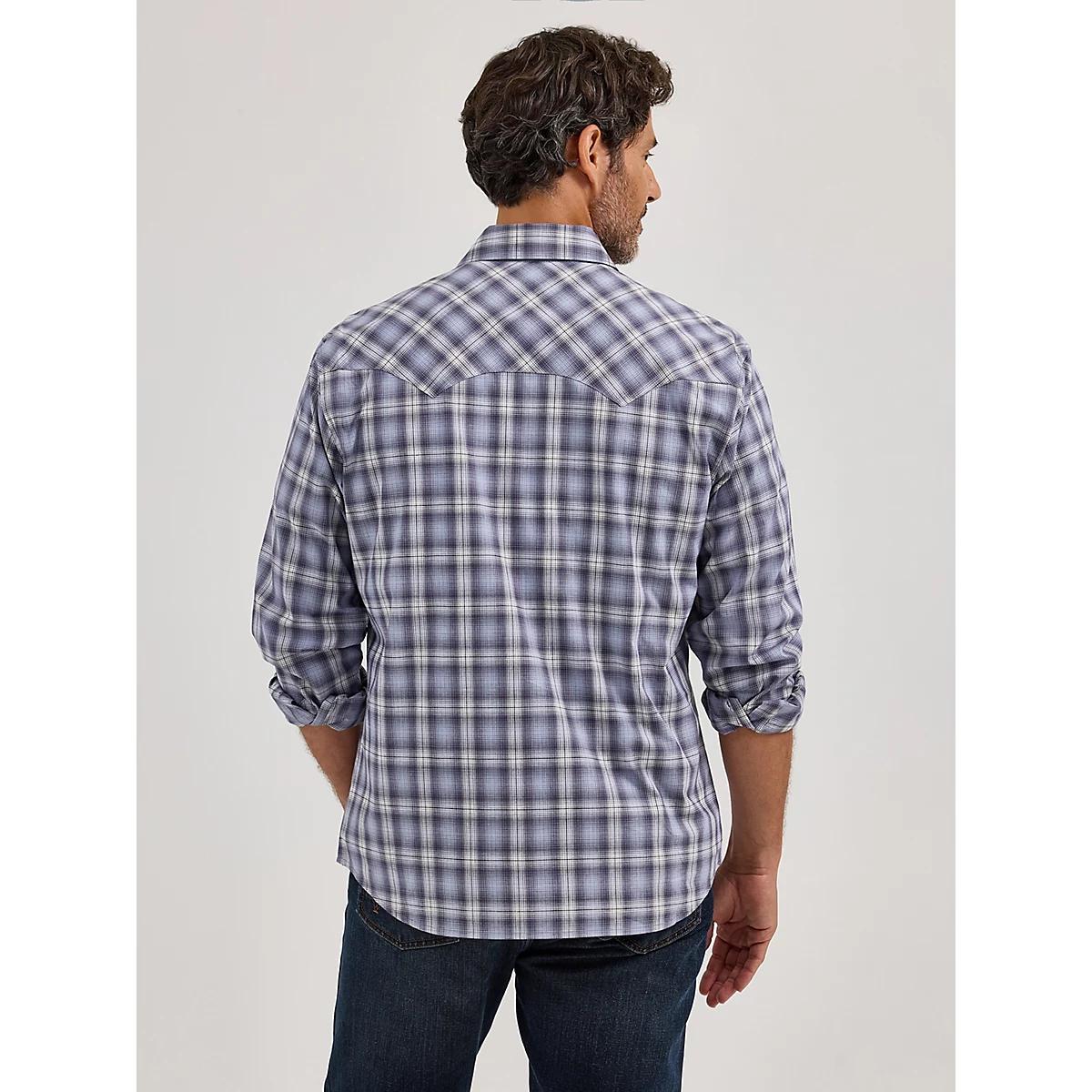 Men's Wrangler Retro® Long Sleeve Sawtooth Snap Pocket Western Shirt in Stonewash Product Image