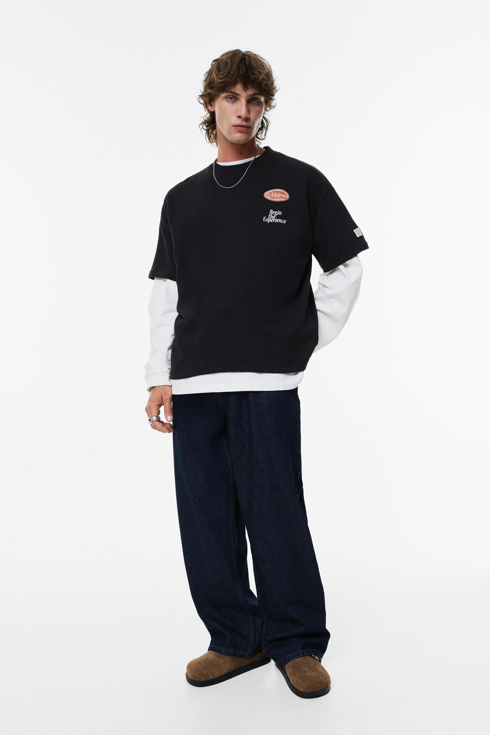 Short sleeve sweatshirt with patch Product Image