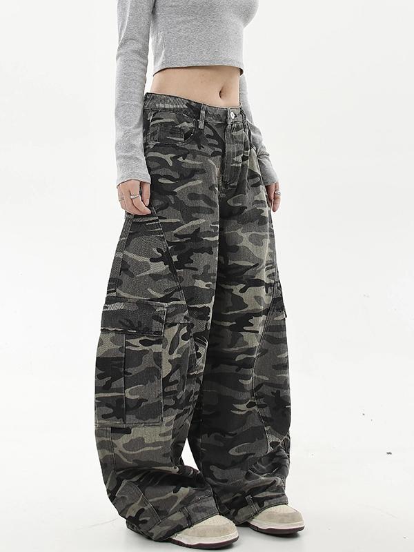 Vintage Multi-Pocket Camouflage Boyfriend Jeans Product Image