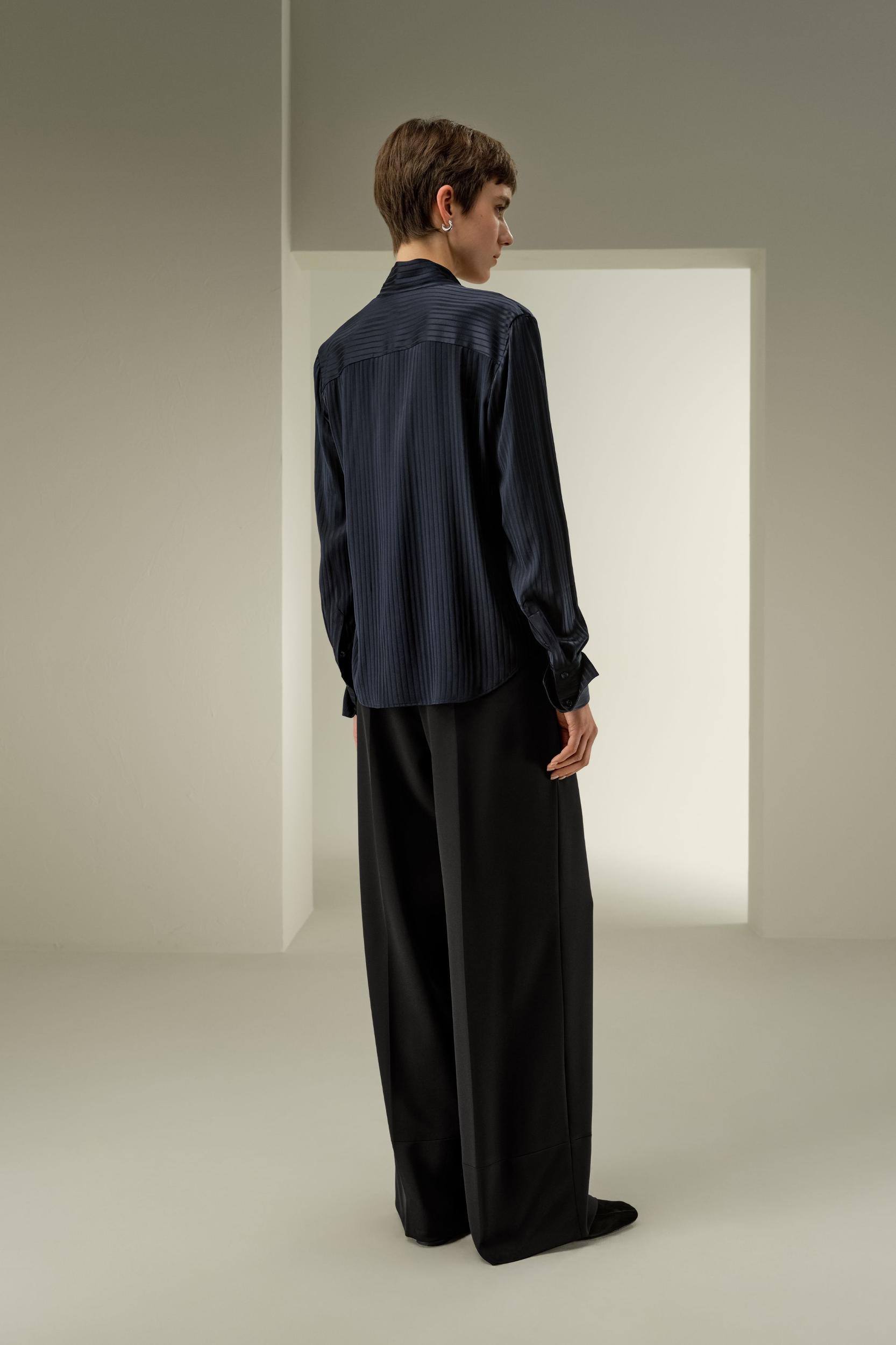 Silk Blouse with a detachable ribbon Product Image